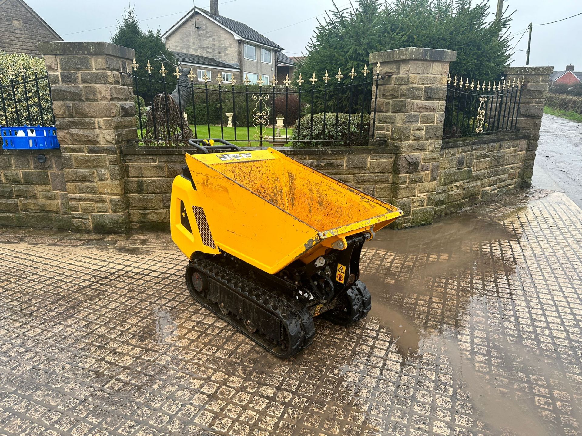 2022 JCB HTD-5 DIESEL TRACKED PEDESTRIAN HIGH TIP DUMPER *PLUS VAT*