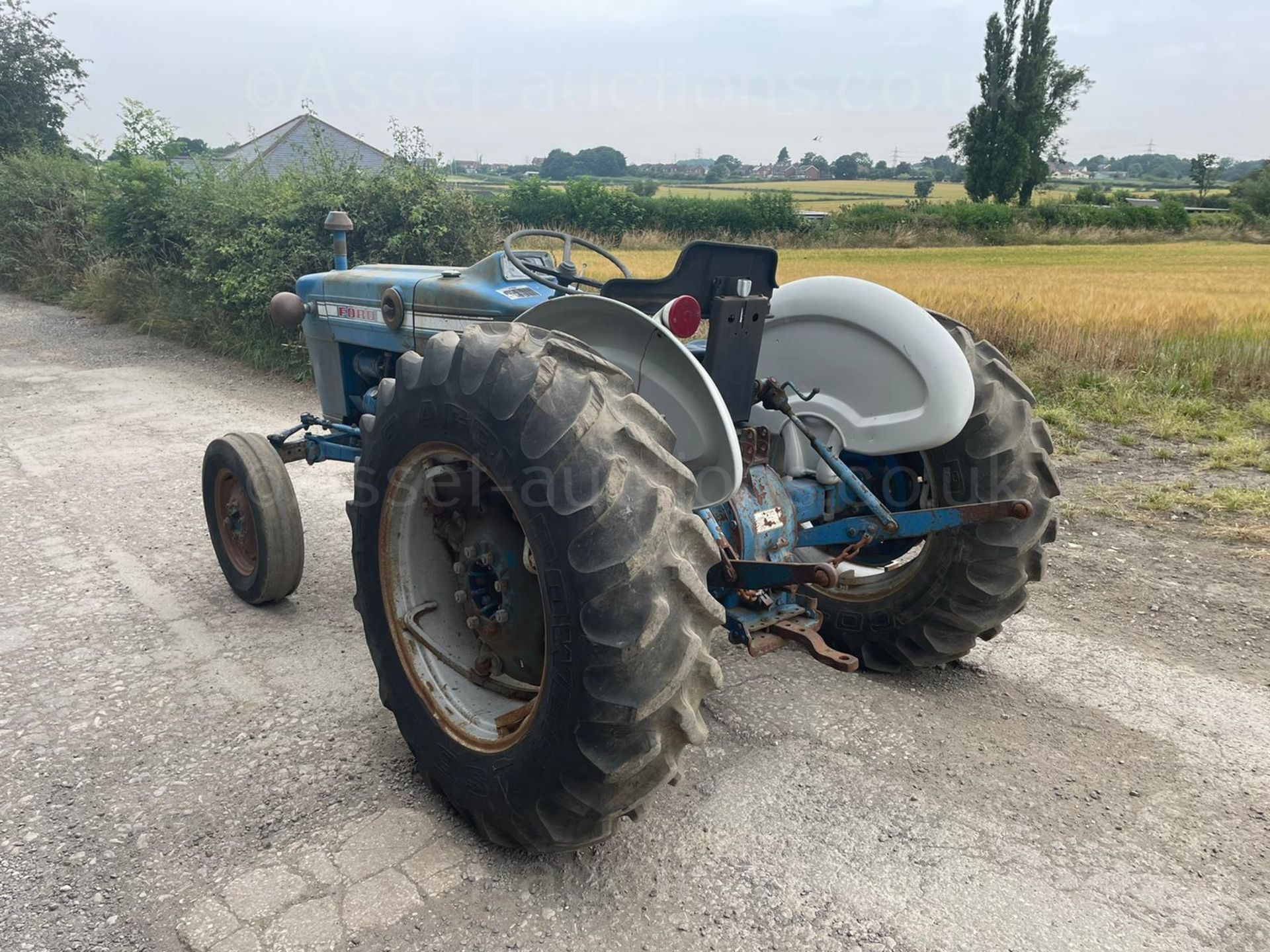 RARE FORD 3000 PETROL VINTAGE TRACTOR, RUNS AND DRIVES, SHOWING 2882 HOURS, ALL GEARS WORK*PLUS VAT* - Bild 4 aus 7