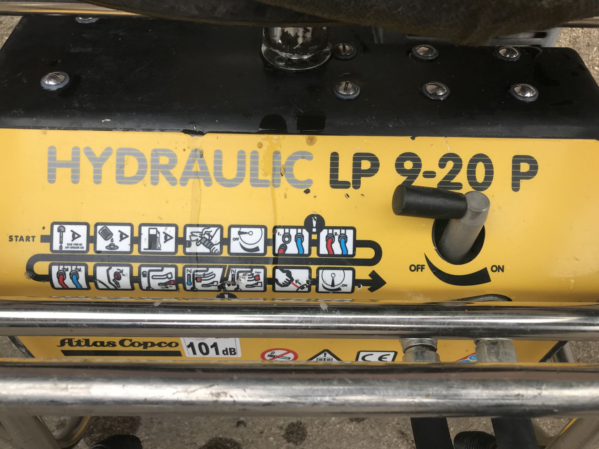 Atlas cop co hydraulic breaker, C/w breaker, Honda petrol engine *PLUS VAT* - Image 4 of 5