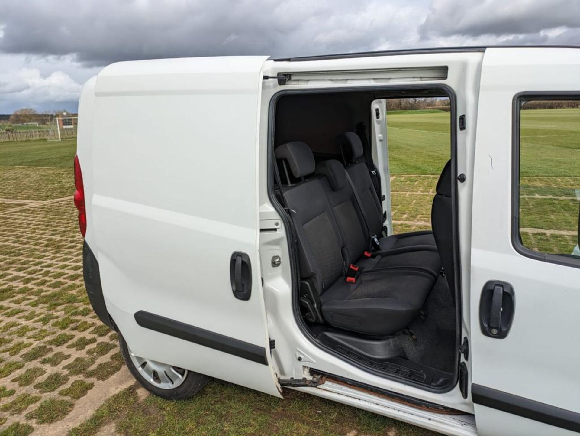 FIAT DOBLO 16V MAXI MULTIJET 5 SEATER CREW VAN / PANEL VAN *NO VAT* - Image 17 of 34