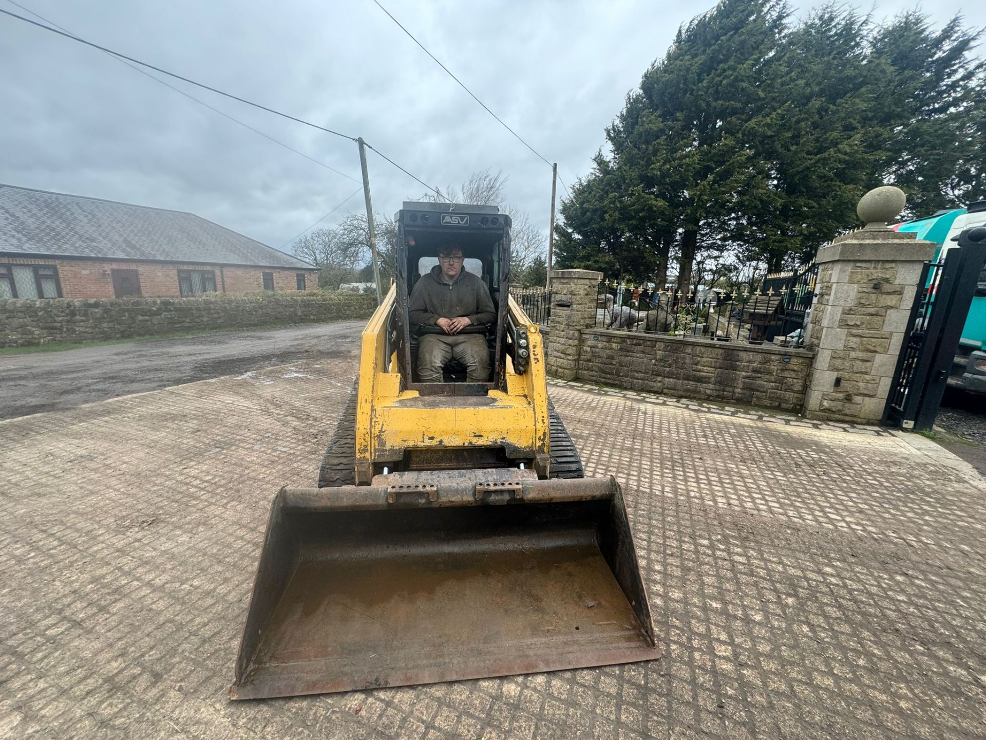 AVS RC100 POSI TRACK SKIDSTEER LOADER *PLUS VAT* - Image 3 of 15