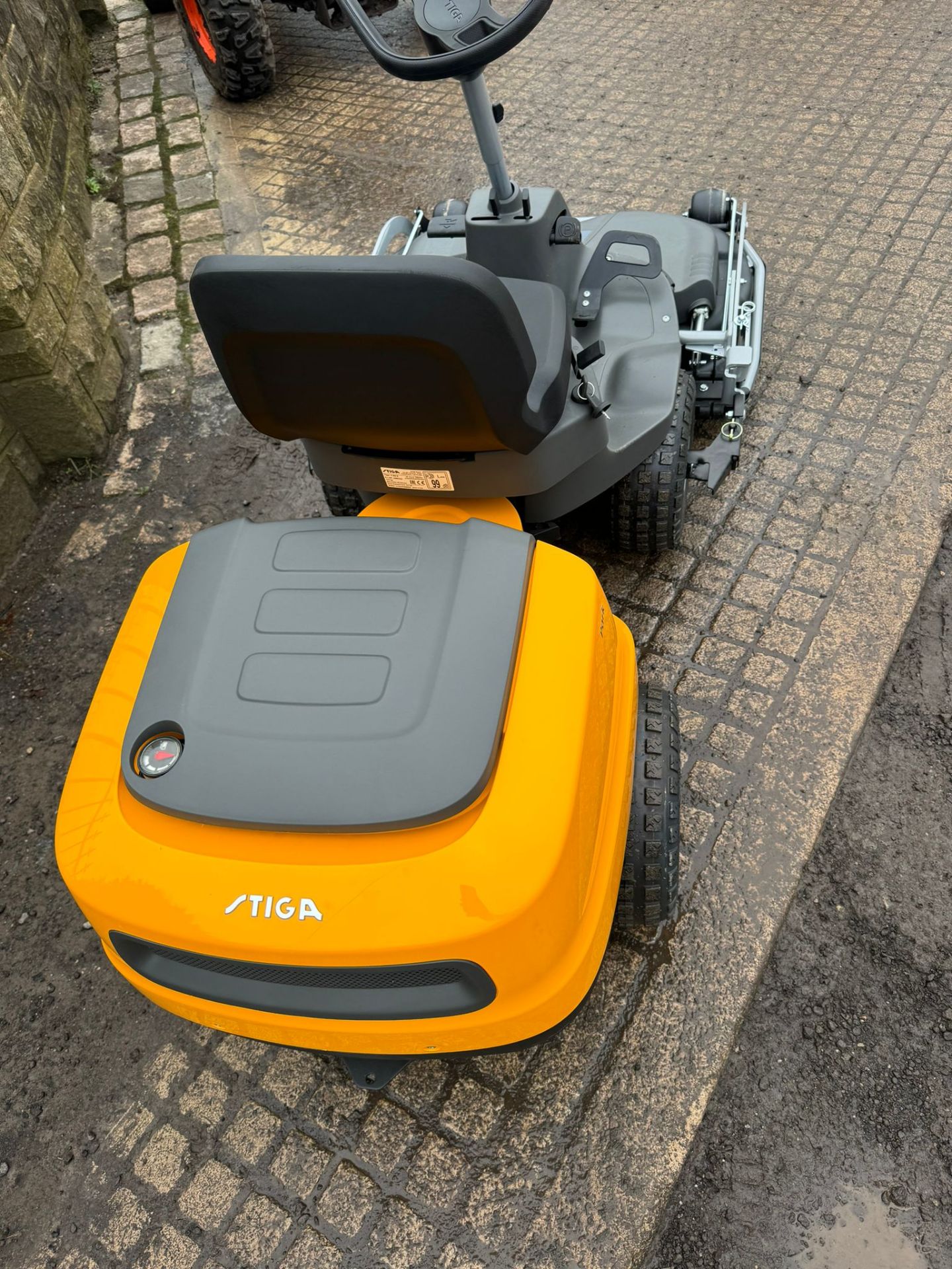 NEW/UNUSED STIGA ESSENTIAL PARK 300 RIDE ON LAWN MOWER *PLUS VAT* - Bild 13 aus 18