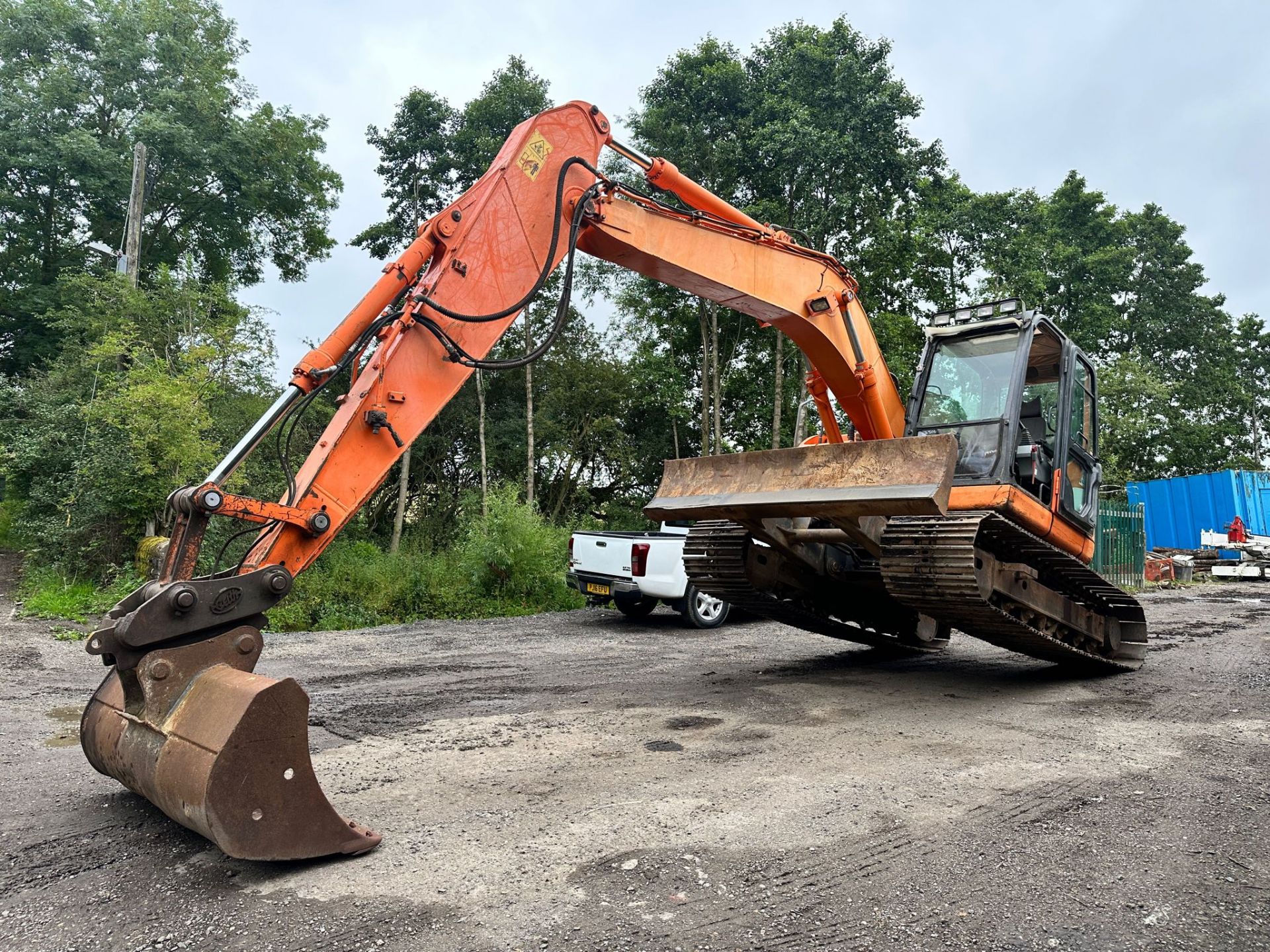 2011 DOOSAN DX140LCR EXCAVATOR WITH BLADE *PLUS VAT* - Image 2 of 26