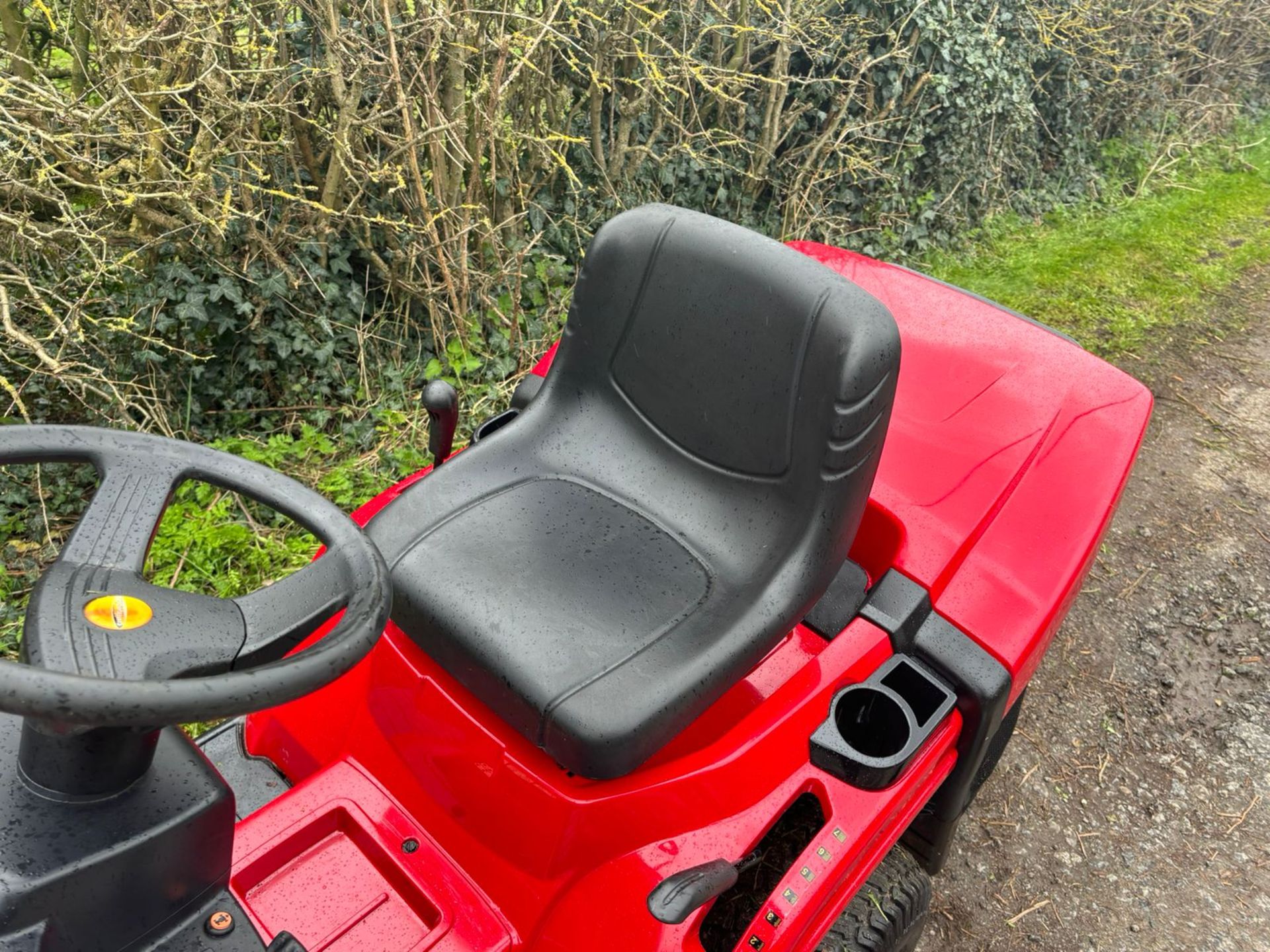 2017 CASTEL GARDEN XDC140 RIDE ON MOWER WITH REAR COLLECTOR *PLUS VAT* - Image 15 of 18