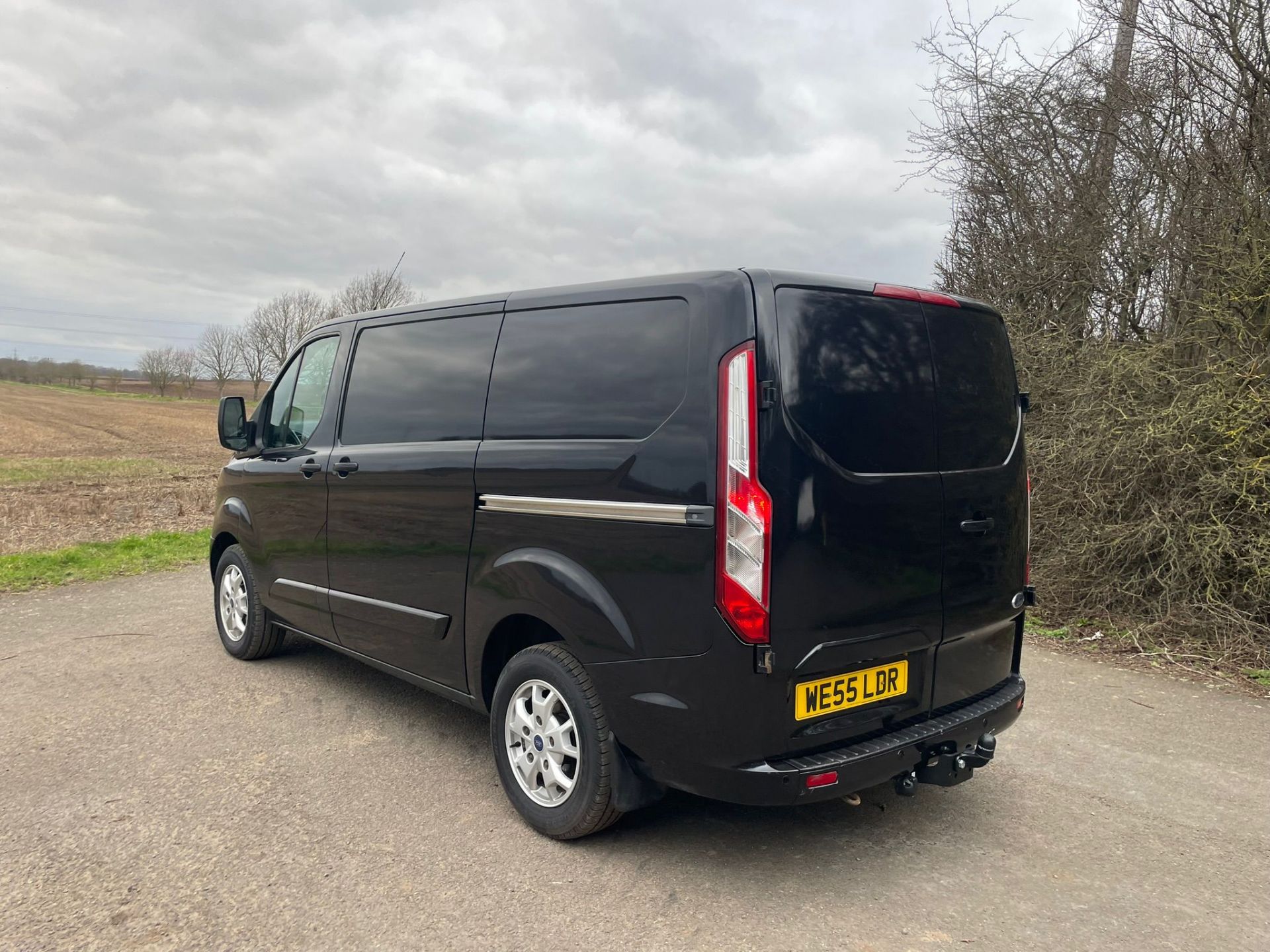 2015 FORD TRANSIT CUSTOM 270 LIMITED ECO-TECH 2.2 DIESEL BLACK PANEL VAN, SHOWING 1 FORMER KEEPER - Image 5 of 13