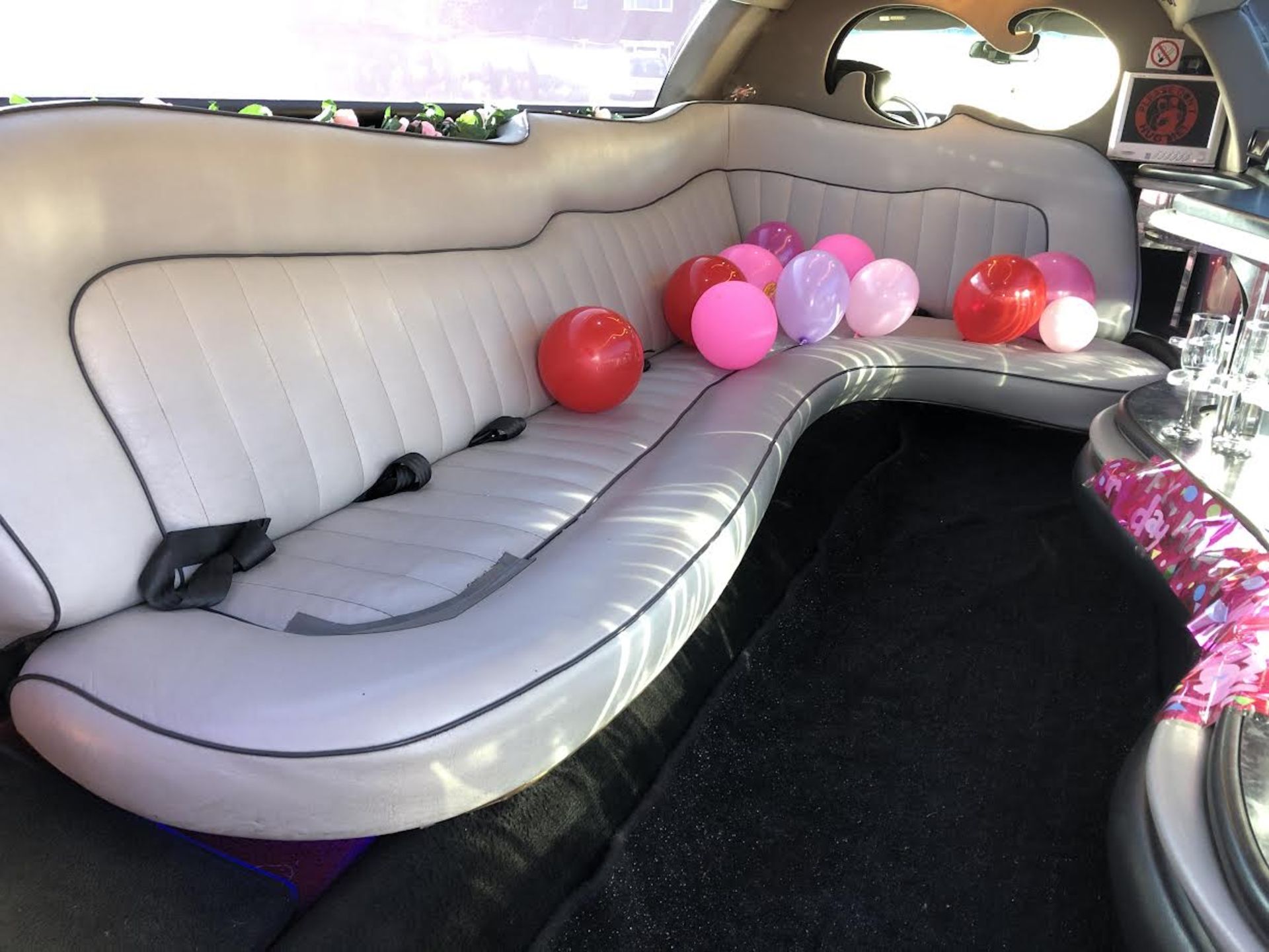 2001 LINCOLN TOWN CAR AUTO WHITE 10 SEATER LIMOUSINE WEDDING CAR *NO VAT* - Image 15 of 17