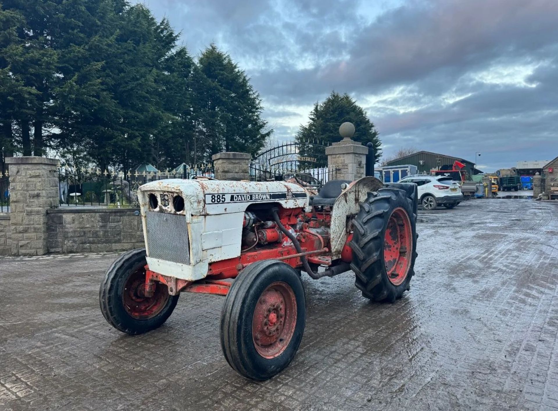 DAVID BROWN 885 DIESEL VINEYARD TRACTOR *PLUS VAT* - Image 3 of 9