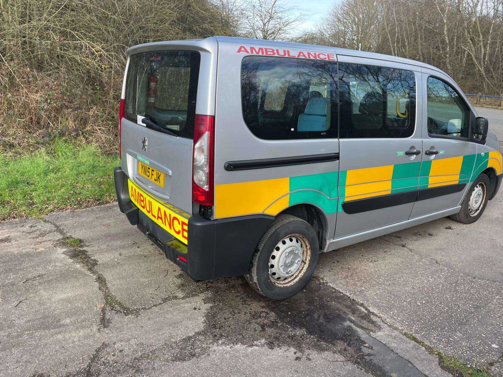 (AMBULANCE) DISABLED VEHICLE WITH RAMP! 2015/15 REG PEUGEOT EXPERT TEPEE COMFORT L1 HDI 2.0 DIESEL - Image 6 of 27