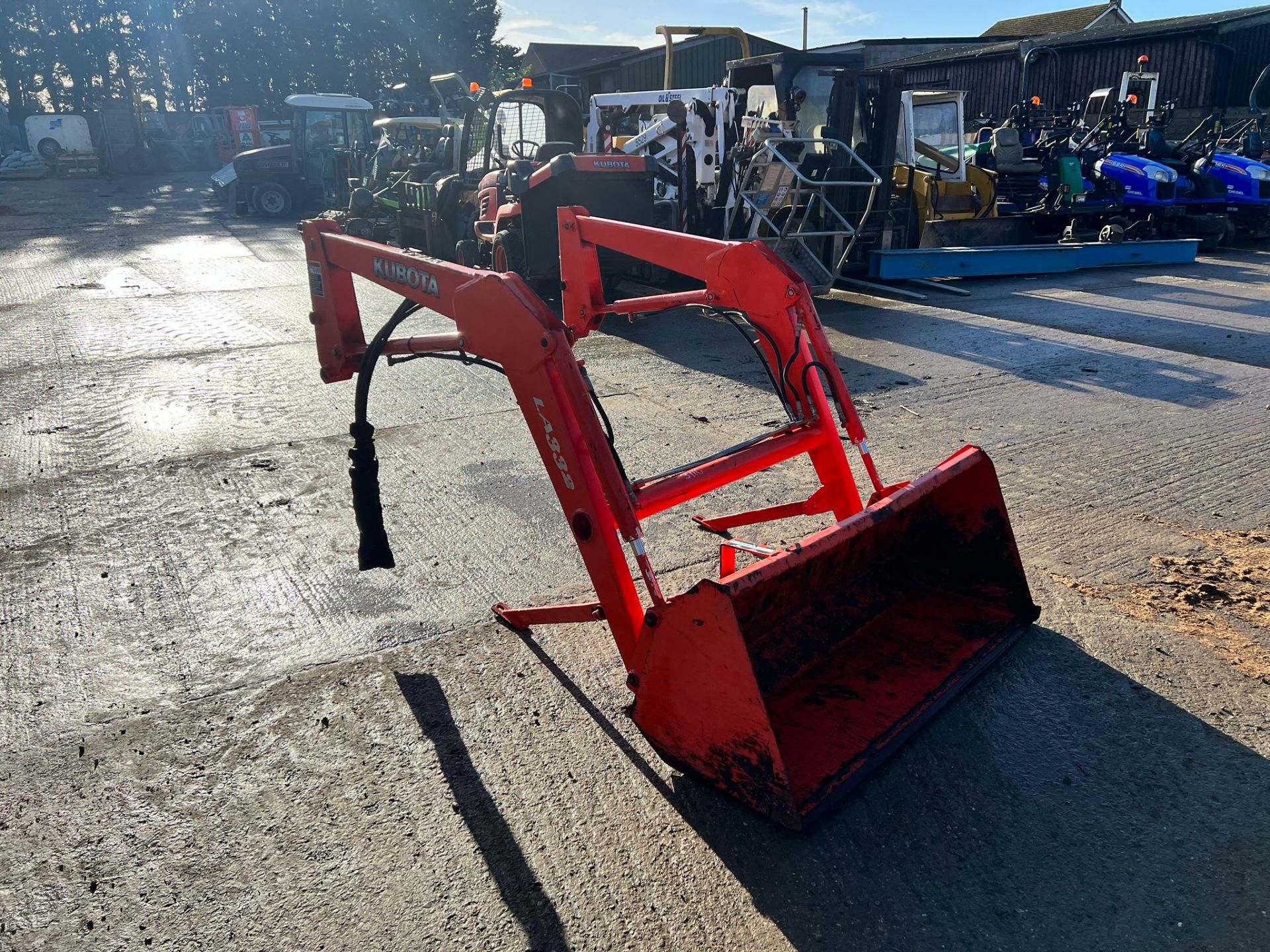 Kubota LA322 Front Loader With Bucket - Great Condition *NO VAT* - Image 2 of 13