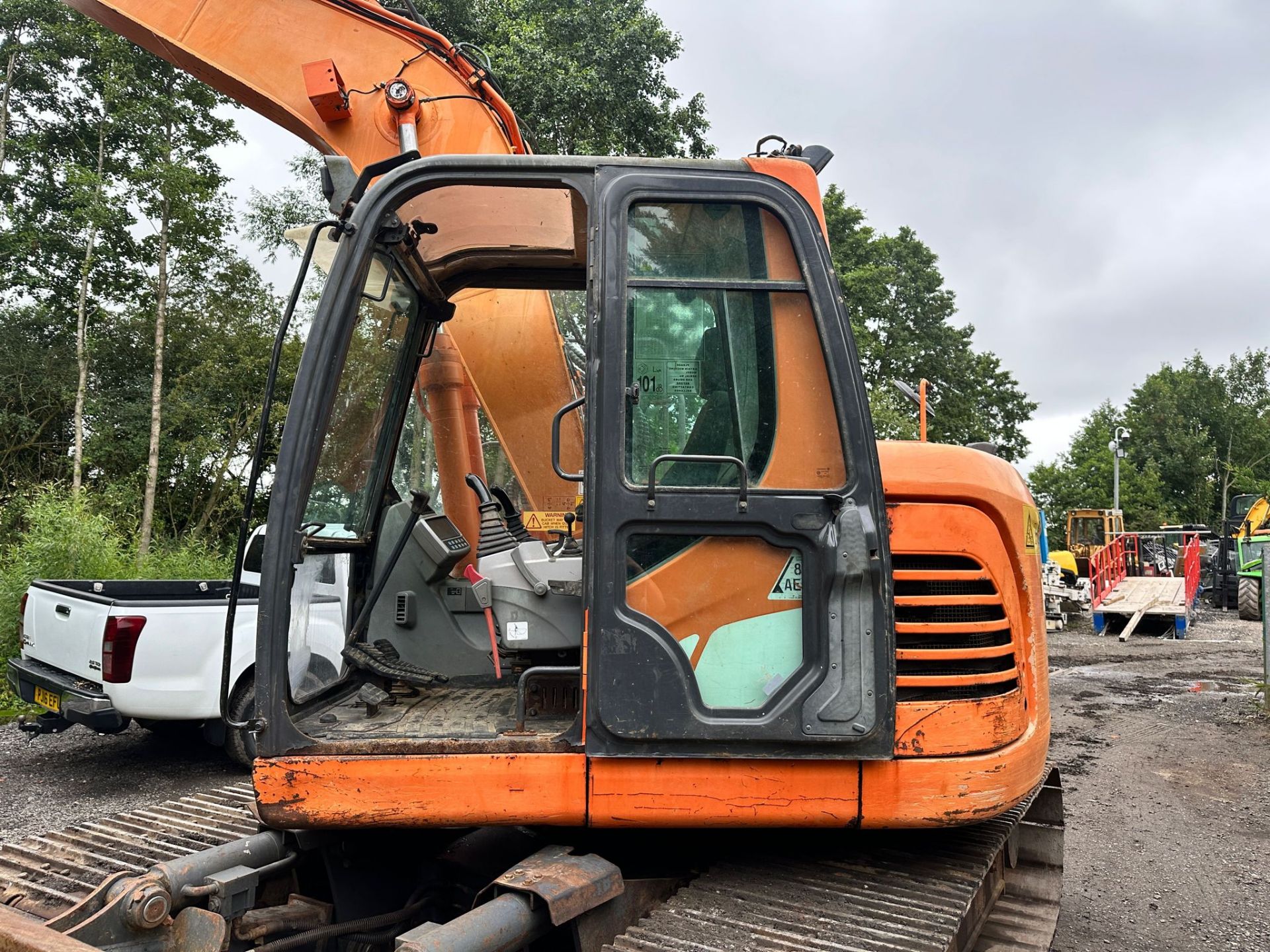 2011 DOOSAN DX140LCR EXCAVATOR WITH BLADE *PLUS VAT* - Image 9 of 26