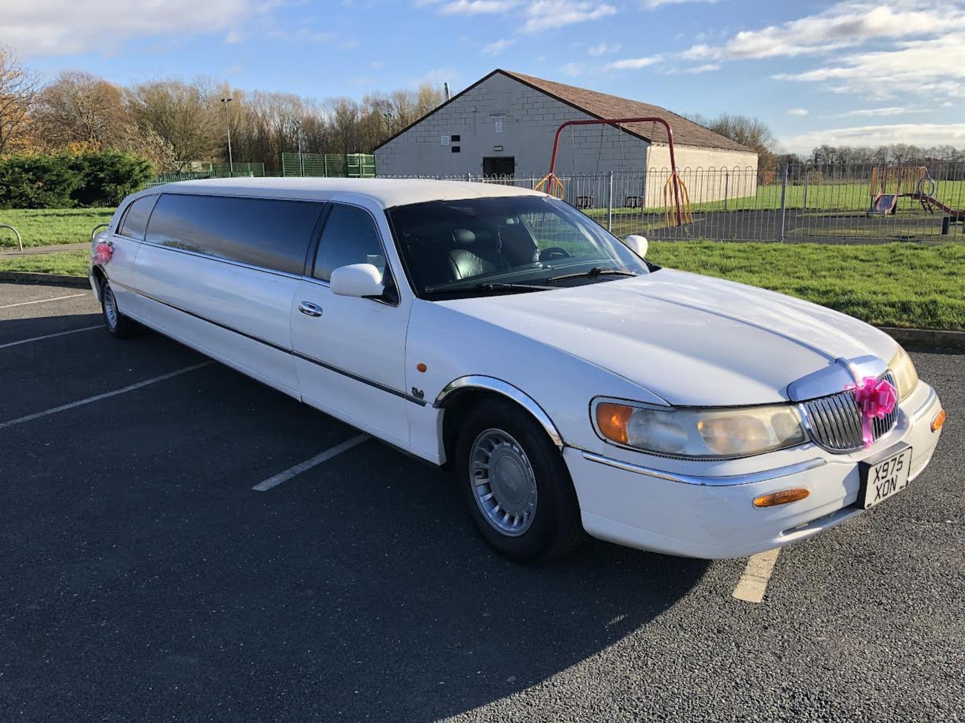 2001 LINCOLN TOWN CAR AUTO WHITE 10 SEATER LIMOUSINE WEDDING CAR *NO VAT* - Image 5 of 17