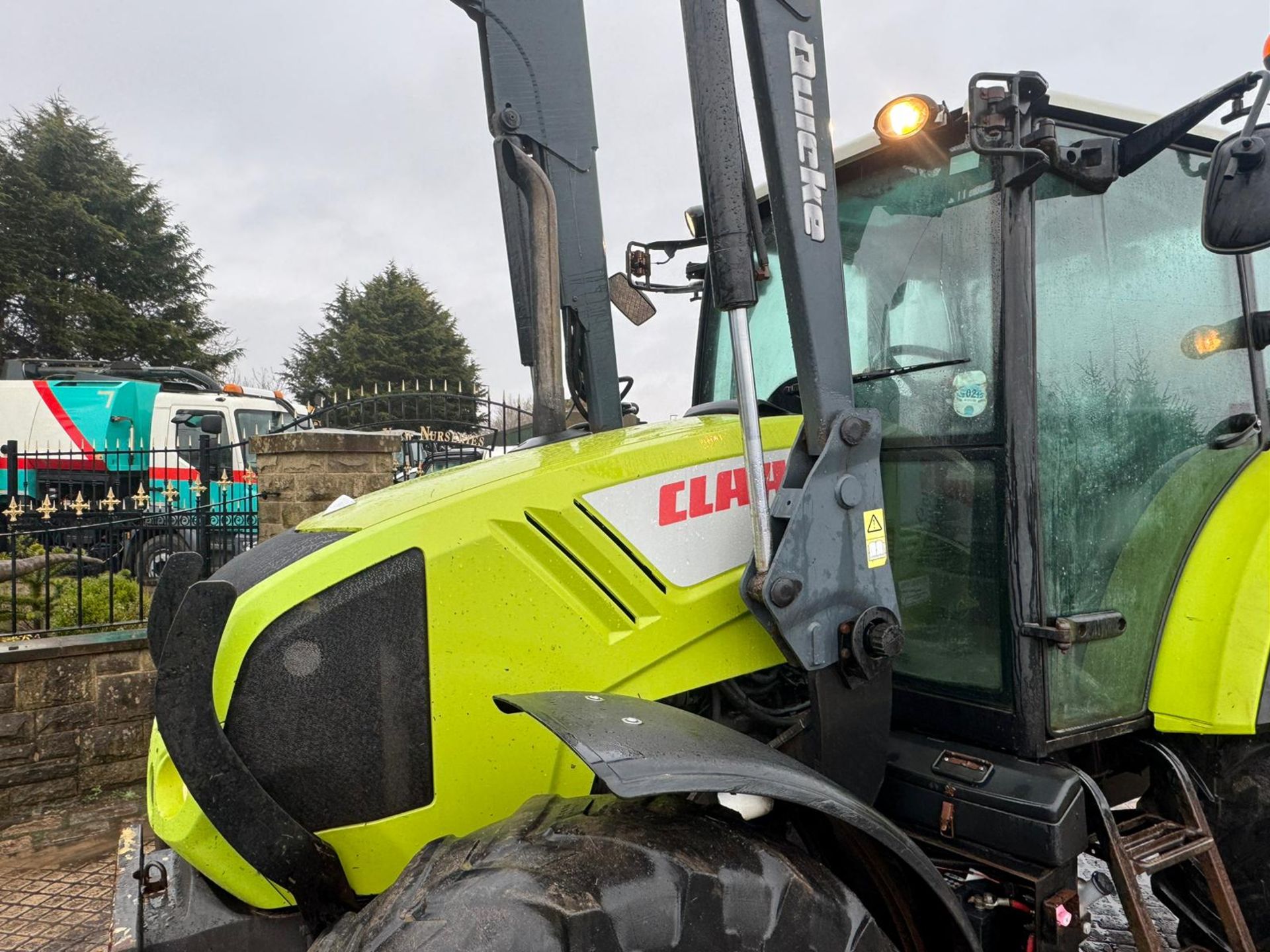 2010 CLASS AXIOS 330CX 92HP PREMIUM TRACTOR WITH QUICKE Q40 FRONT LOADER *PLUS VAT* - Bild 7 aus 28