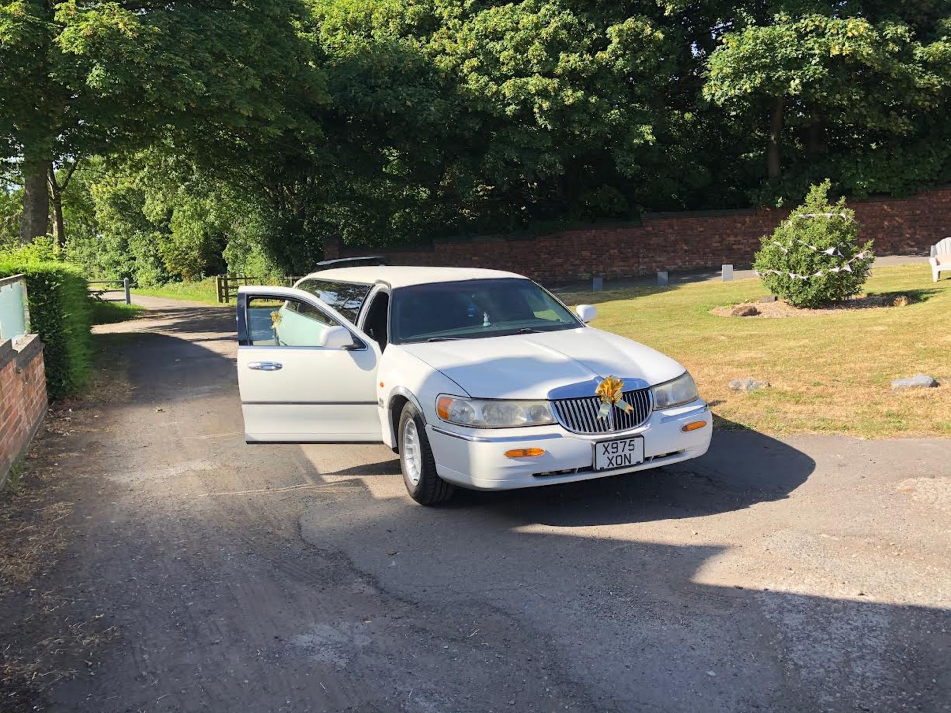 2001 LINCOLN TOWN CAR AUTO WHITE 10 SEATER LIMOUSINE WEDDING CAR *NO VAT* - Image 9 of 17