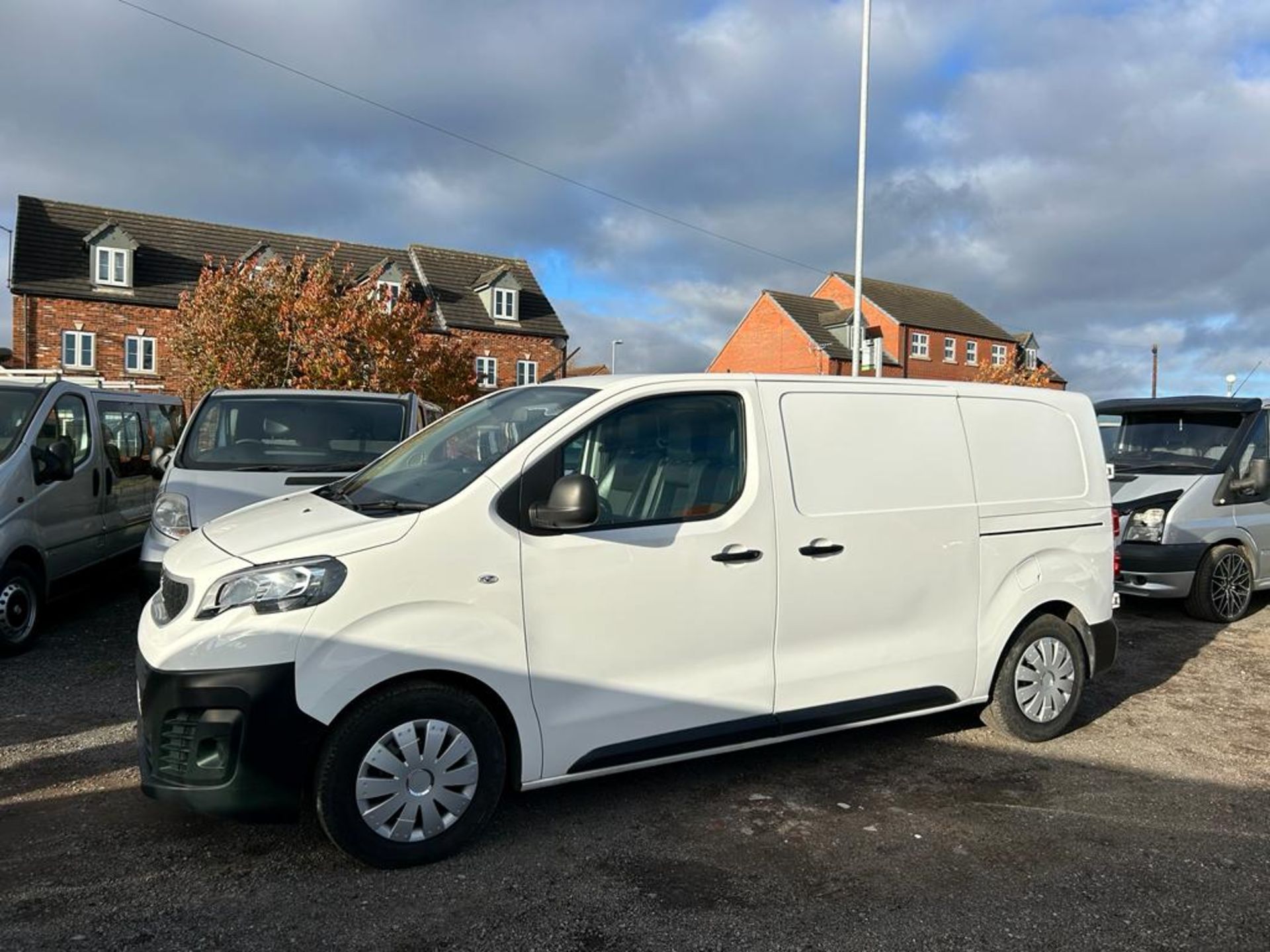 2018 PEUGEOT EXPERT PRO STANDARD BLUE HDI WHITE PANEL VAN *NO VAT* - Image 2 of 18