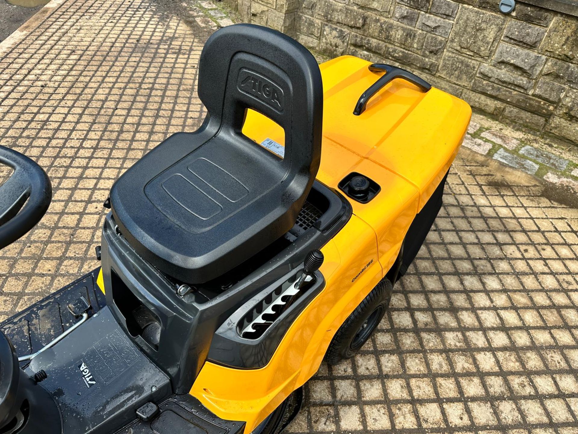 NEW/UNUSED 2023 STIGA COMBI 166 RIDE ON MOWER WITH REAR COLLECTOR *PLUS VAT* - Image 6 of 11