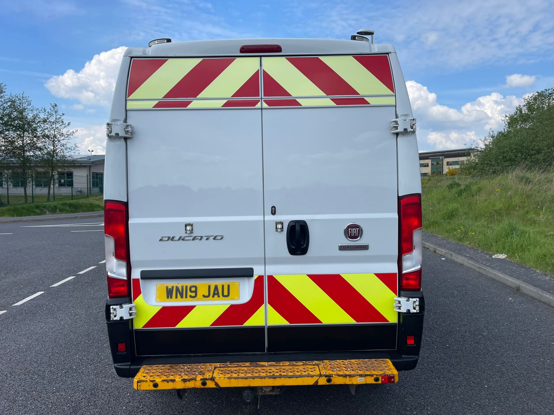 2019/19 REG FIAT DUCATO 35 MULTIJET II 2.0 DIESEL WORKSHOP VAN, EASY LIFT CRANE, EBERSPACHER HEATER - Image 6 of 30