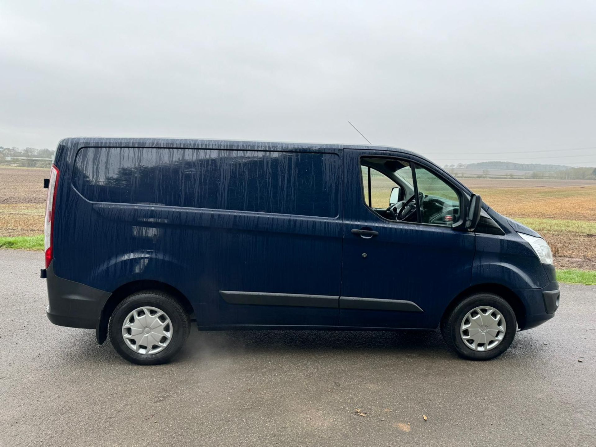 2017/67 REG FORD TRANSIT CUSTOM 290 TREND 2.0 DIESEL MANUAL BLUE PANEL VAN, SHOWING 2 FORMER KEEPERS - Image 8 of 15