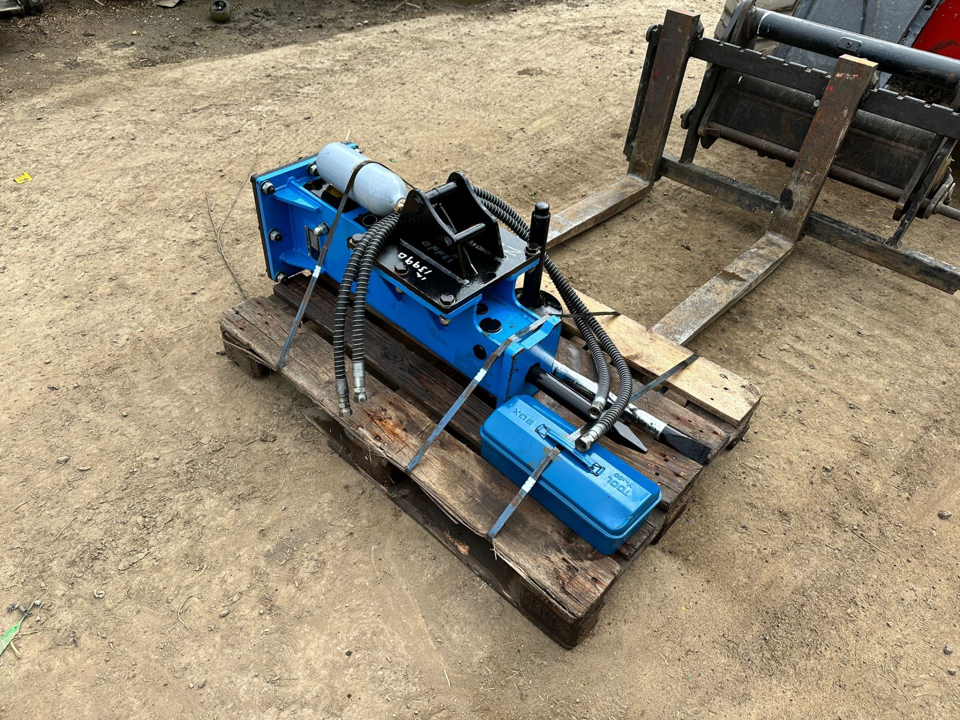 NEW/UNUSED JB EQUIPMENT HYDRAULIC ROCK BREAKER/POST KNOCKER *PLUS VAT* - Image 2 of 7