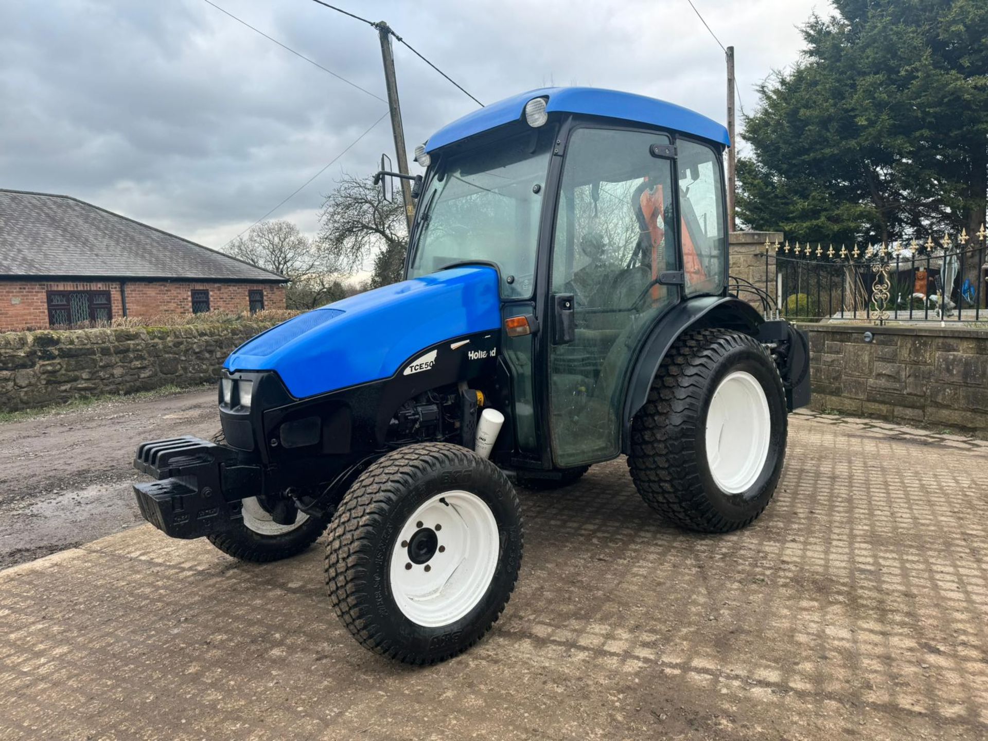 NEW HOLLAND TCE50 COMPACT TRACTOR WITH HEDGE CUTTER 50 HP TRACTOR *PLUS VAT* - Image 13 of 26