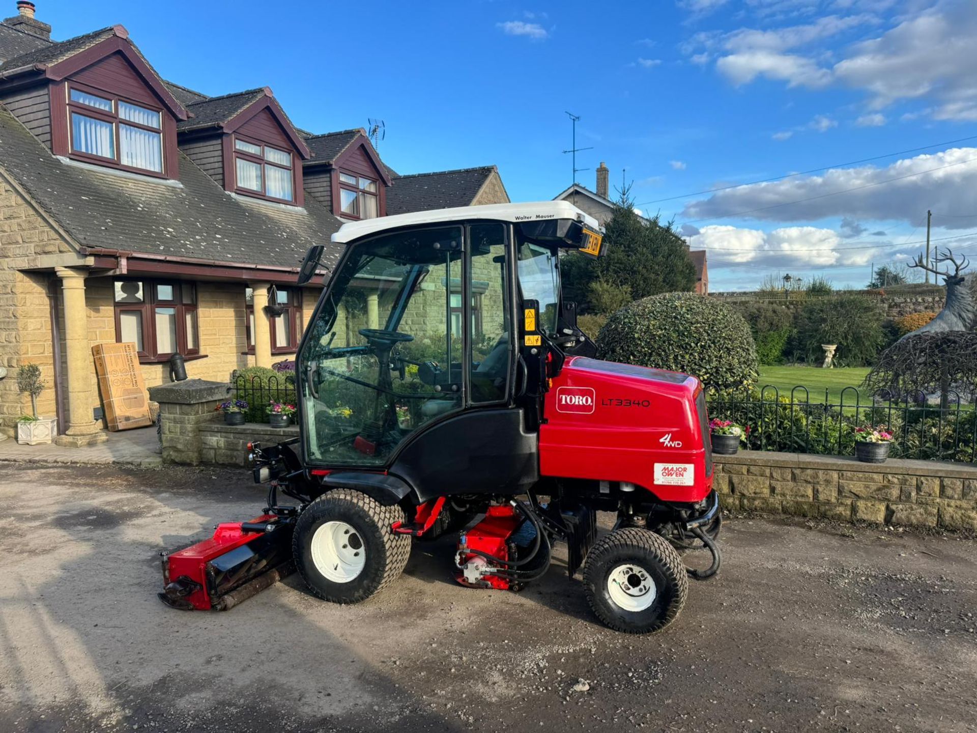 2016 TORO LT3340 4WD 3 GANG RIDE ON CYLINDER MOWER WITH CAB AND AIR CON *PLUS VAT* - Image 2 of 18