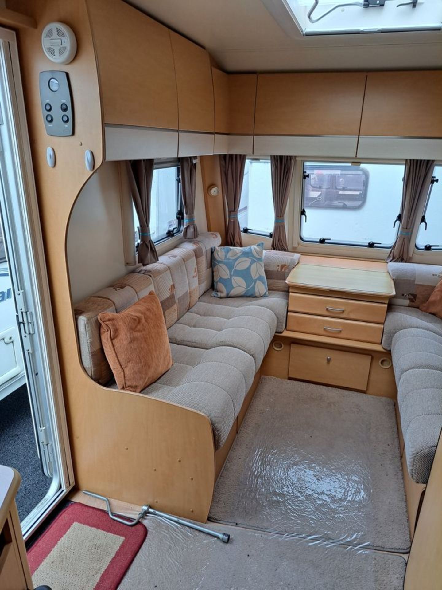 2010 Bailey Pegasus Olympus 534 Caravan in Excellent Condition - 4 Berth *NO VAT* - Image 8 of 18