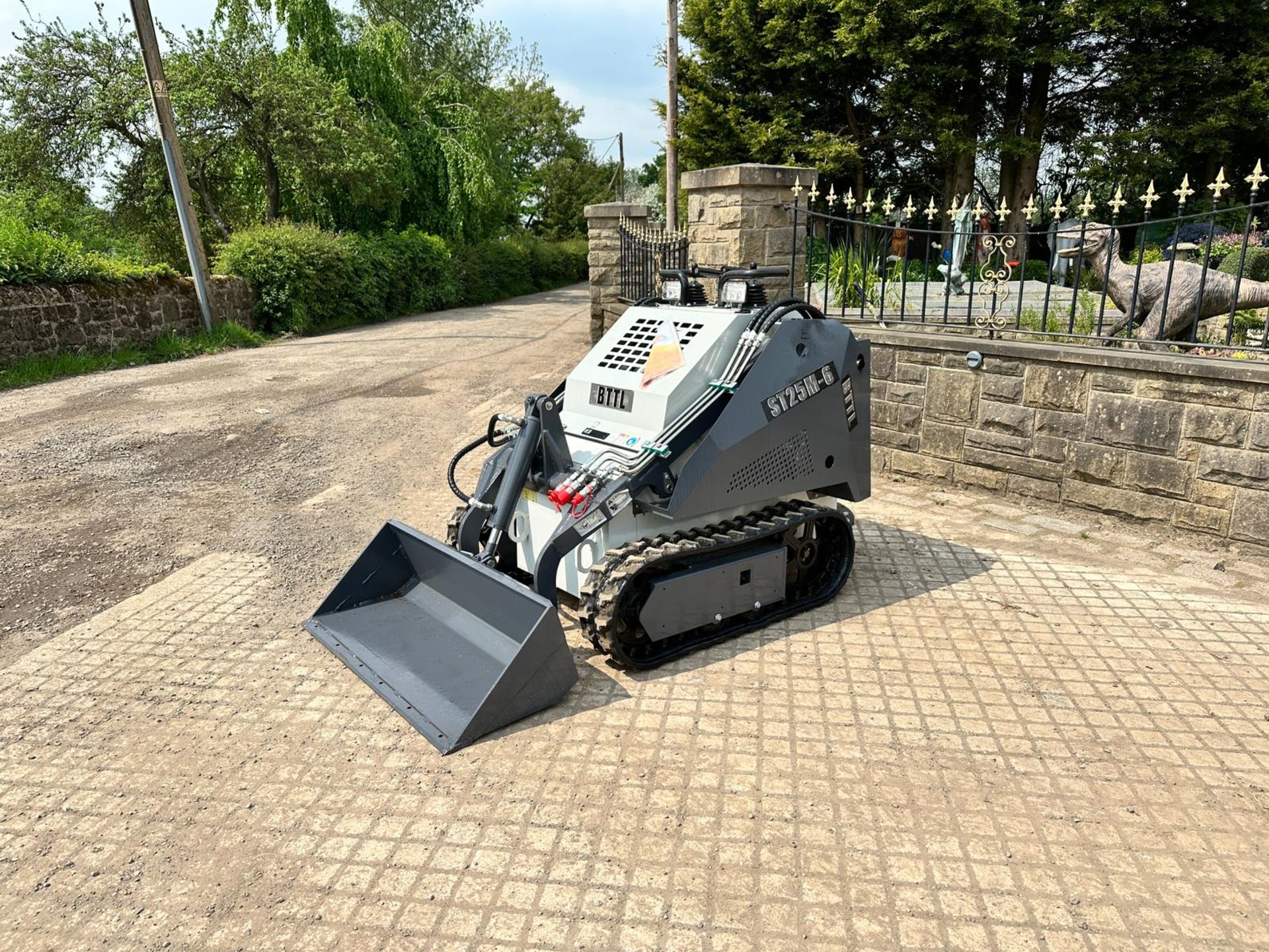 NEW/UNUSED BTTL ST25M-6 COMPACT TRACKED SKIDSTEER LOADER *PLUS VAT* - Image 3 of 18