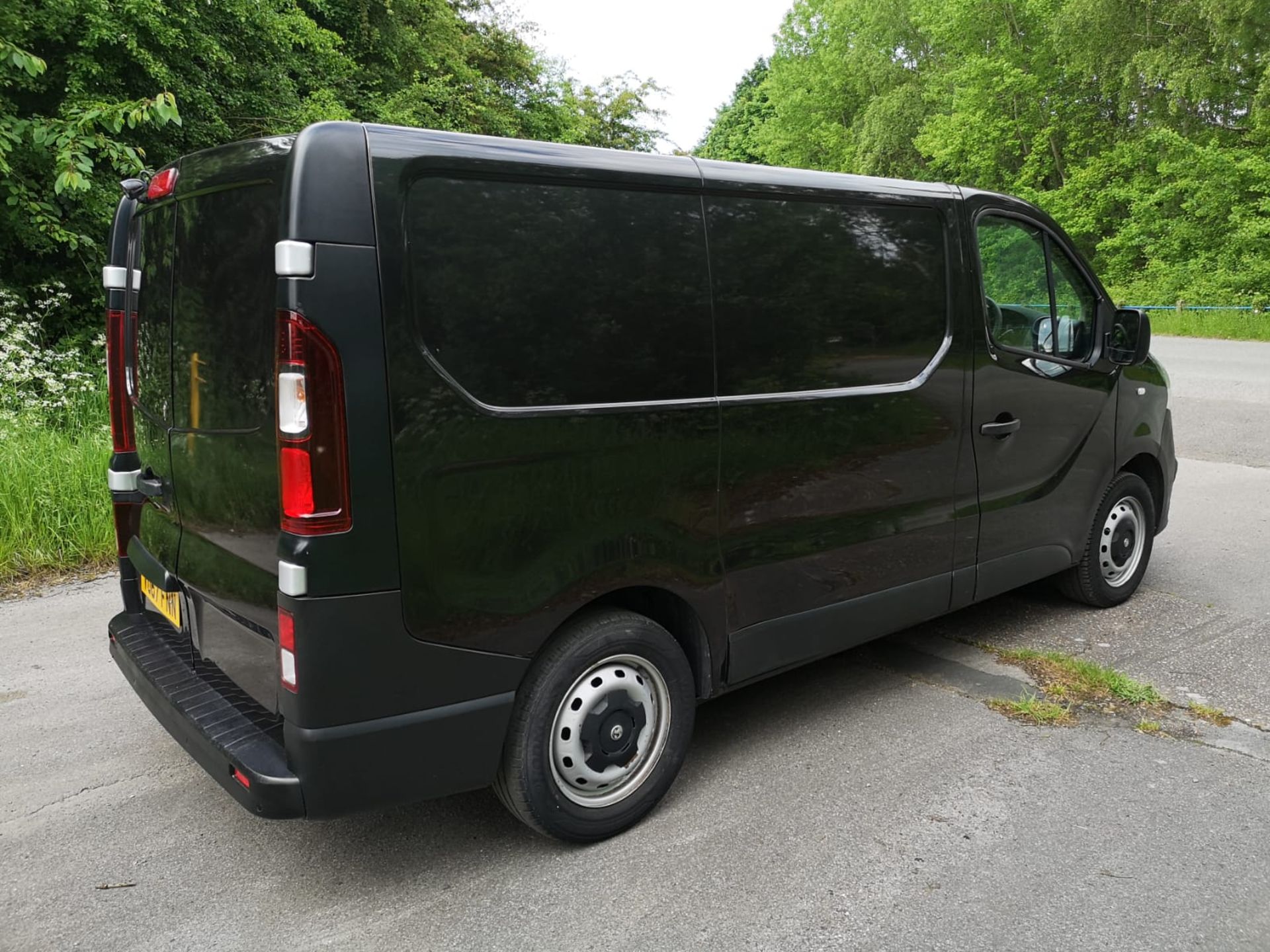 2017 VAUXHALL VIVARO 2700 CDTI BLACK PANEL VAN *NO VAT* - Image 10 of 17