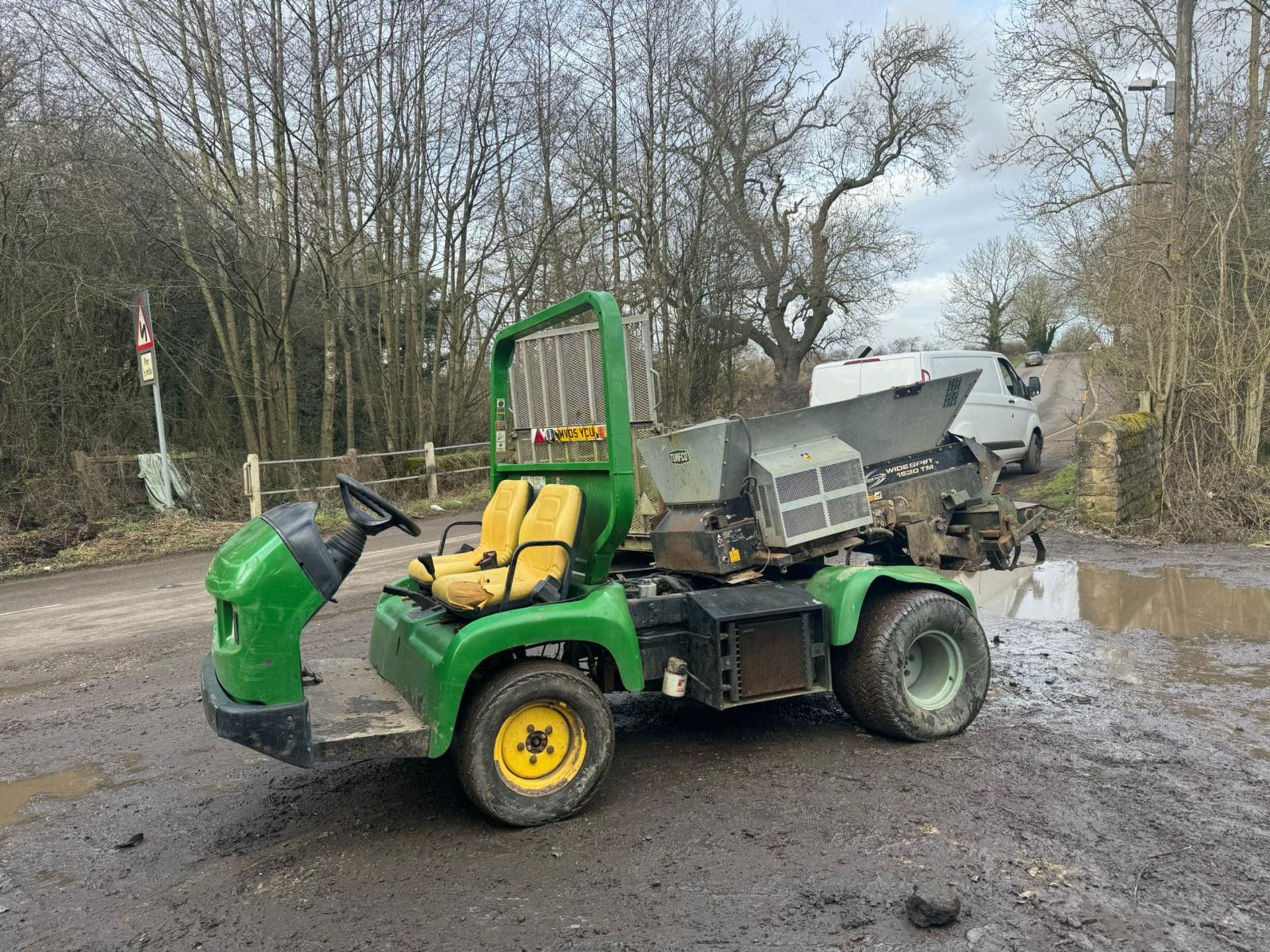 JOHN DEERE PRO GATOR WITH TOP DRESSER *PLUS VAT* - Image 5 of 8