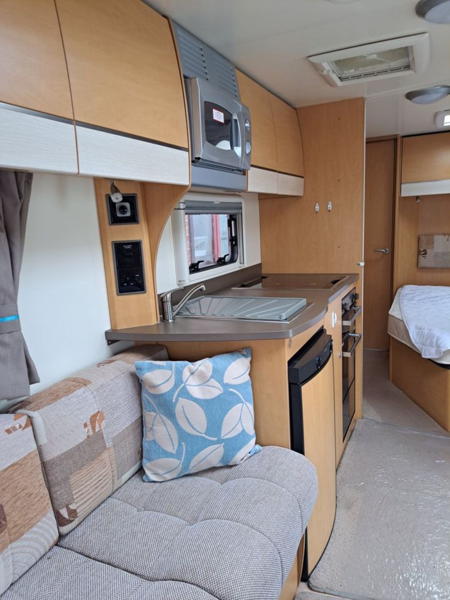 2010 Bailey Pegasus Olympus 534 Caravan in Excellent Condition - 4 Berth *NO VAT* - Image 9 of 18