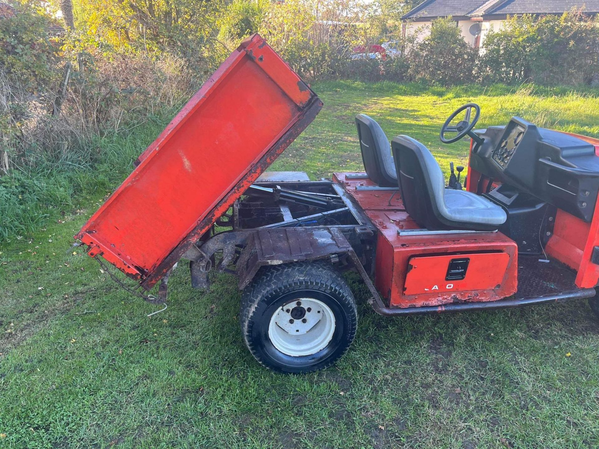 JACOBSEN SV2322 UTILITY VEHICLE - RUNS DRIVES AND TIPS *PLUS VAT* - Image 10 of 14