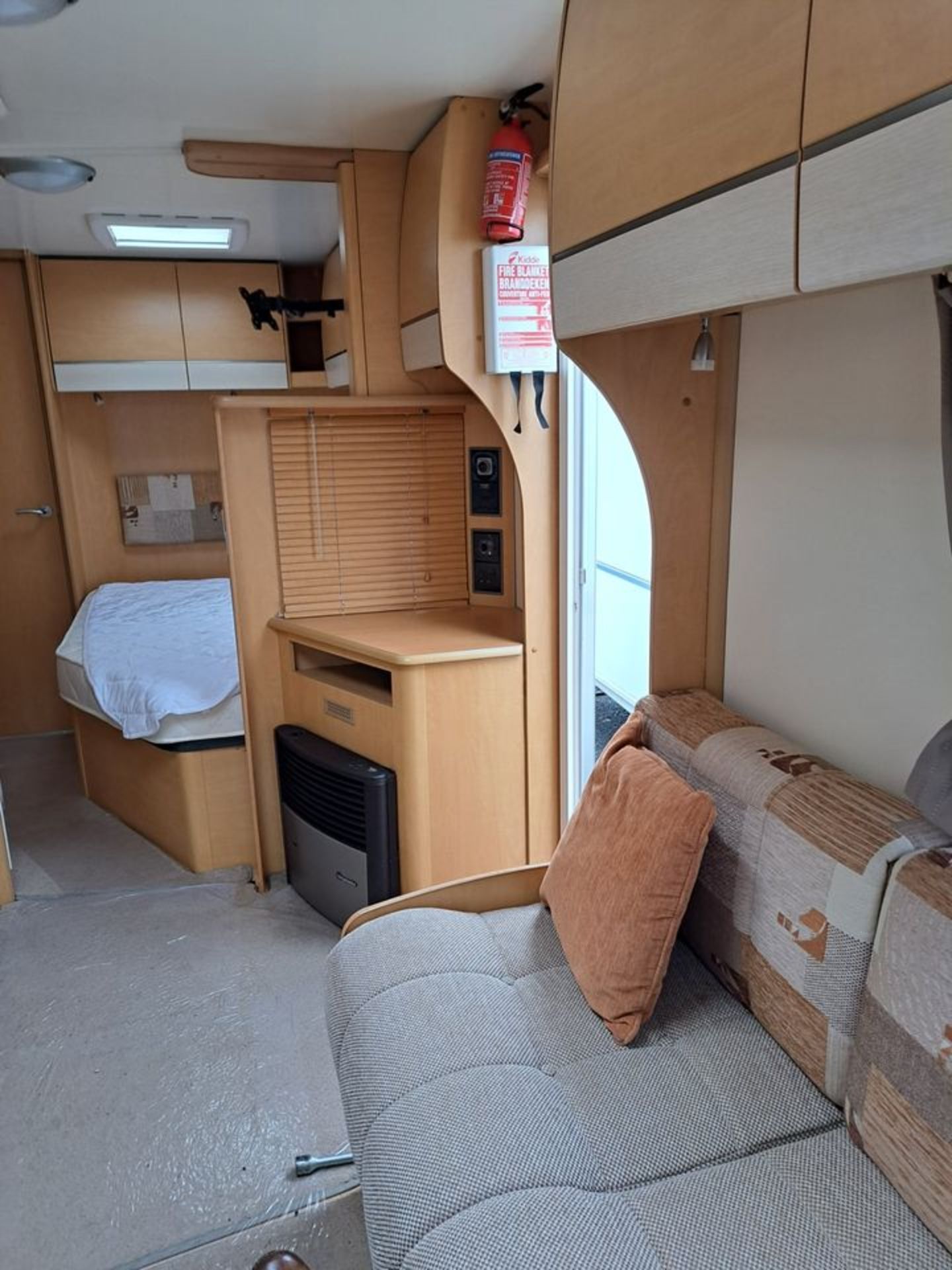 2010 Bailey Pegasus Olympus 534 Caravan in Excellent Condition - 4 Berth *NO VAT* - Image 7 of 18