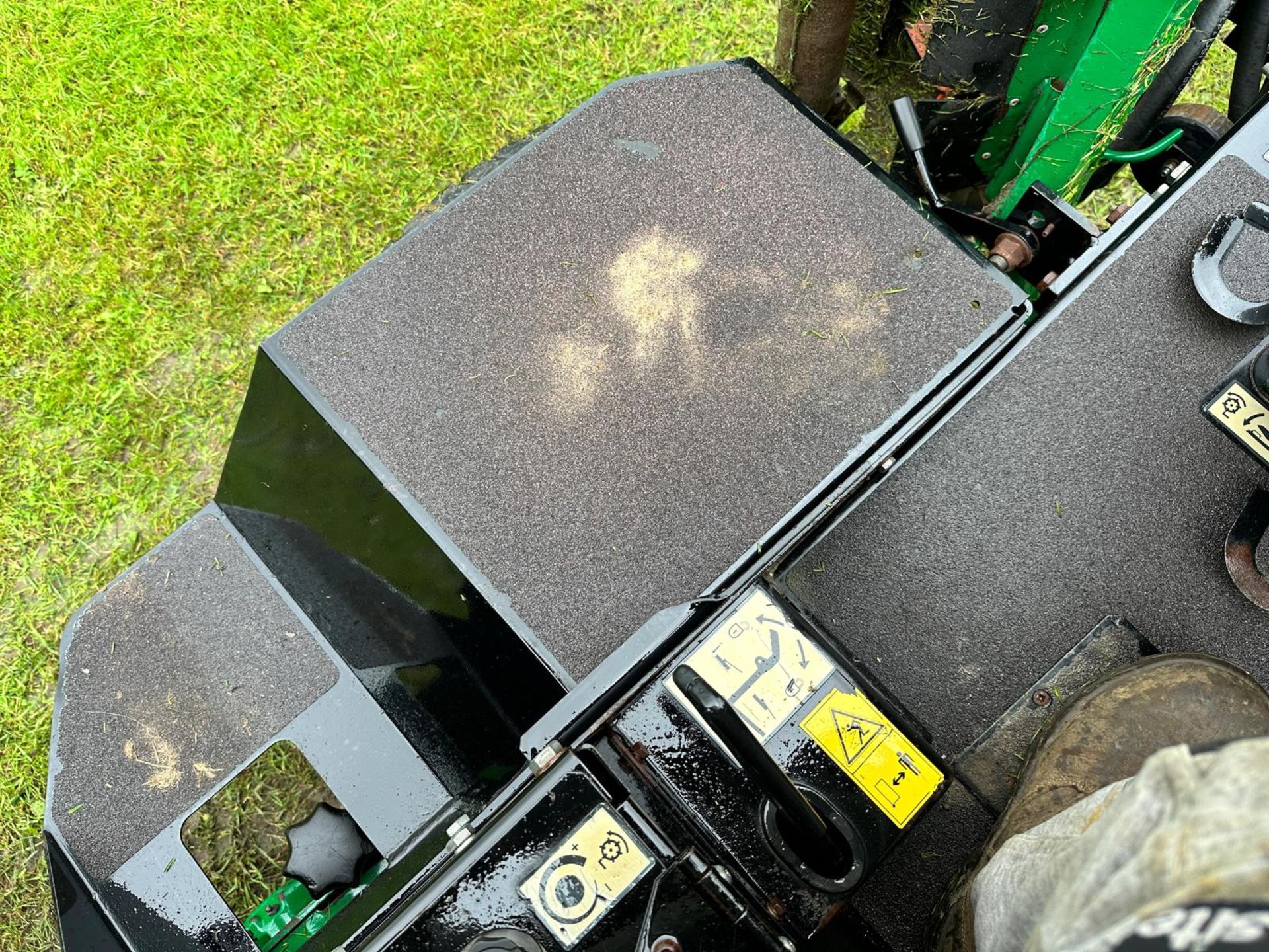2010 RANSOMES PARKWAY 2250 PLUS 4WD 3 GANG CYLINDER MOWER *PLUS VAT* - Image 13 of 19
