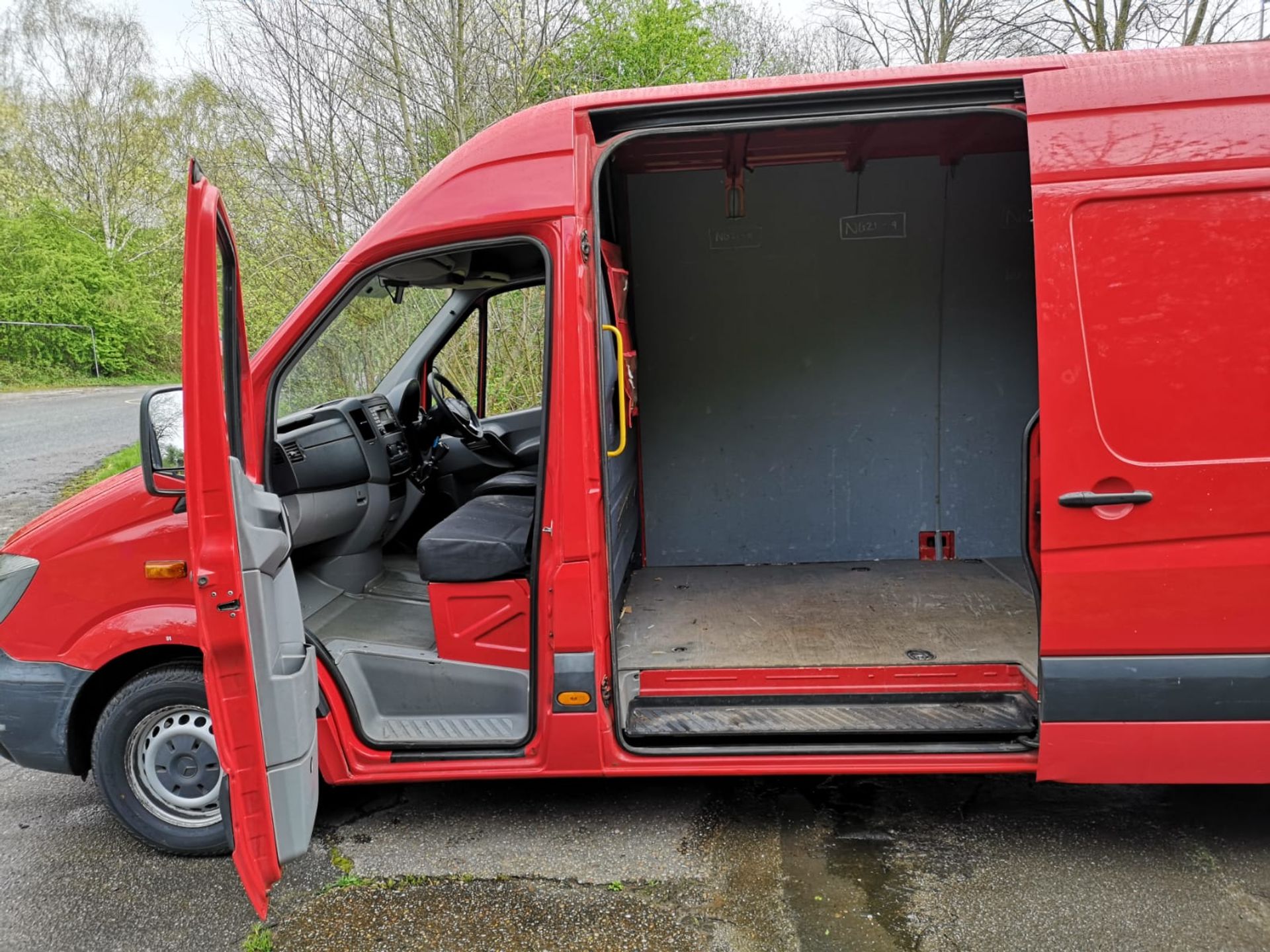 2013 MERCEDES-BENZ SPRINTER 310 CDI RED PANEL VAN *NO VAT* - Image 5 of 17