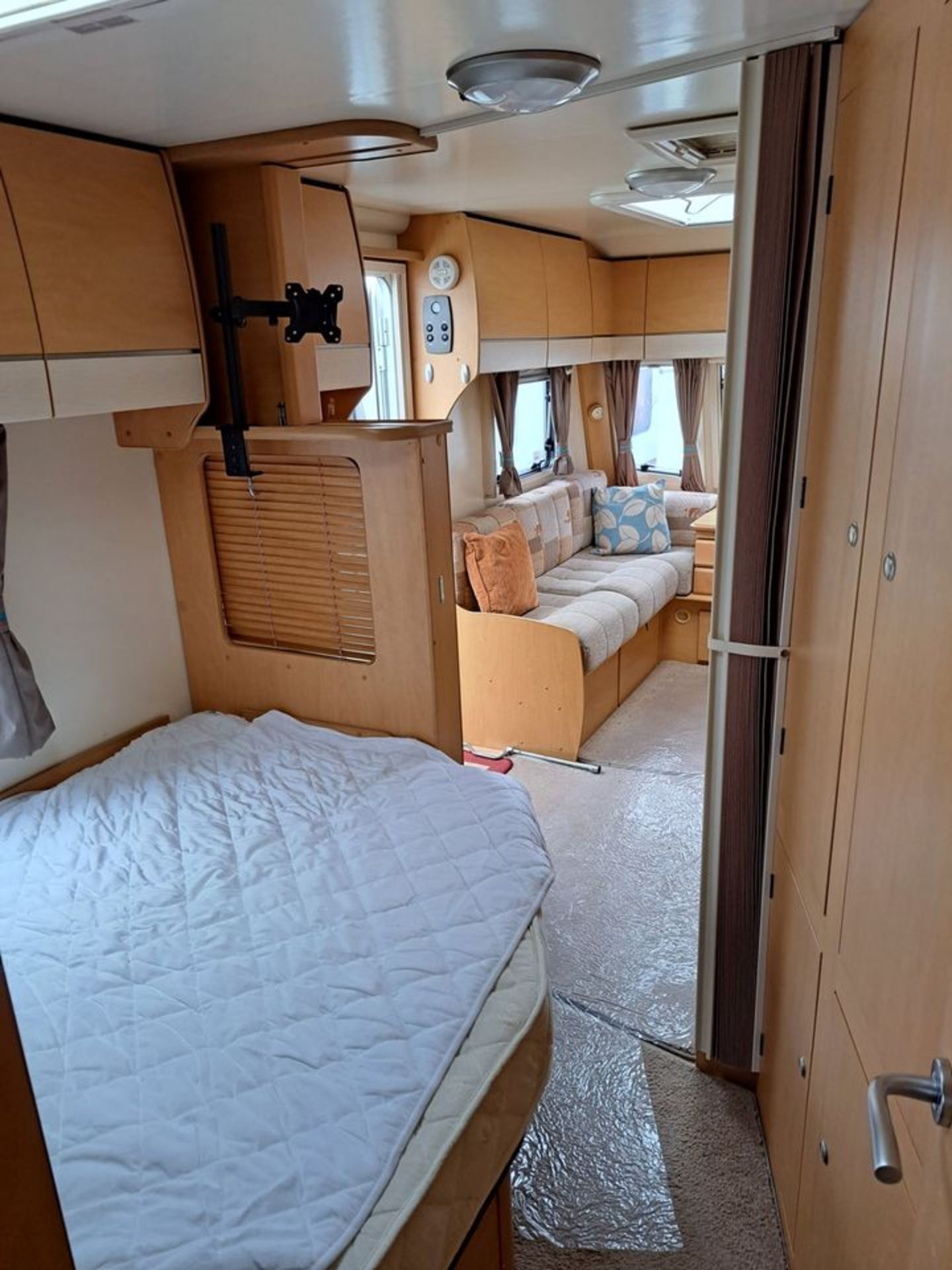 2010 Bailey Pegasus Olympus 534 Caravan in Excellent Condition - 4 Berth *NO VAT* - Image 17 of 18