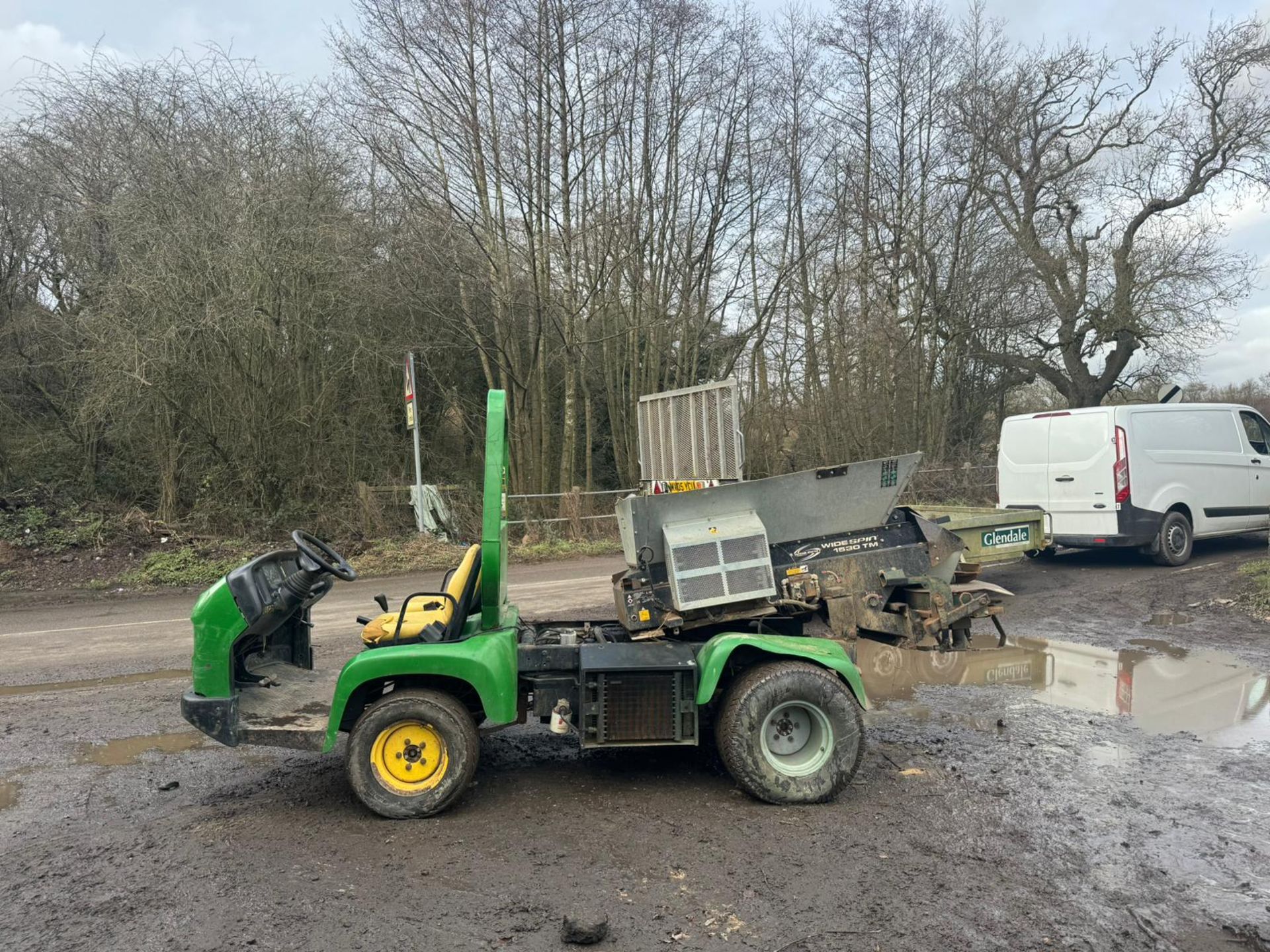 JOHN DEERE PRO GATOR WITH TOP DRESSER *PLUS VAT* - Image 6 of 8