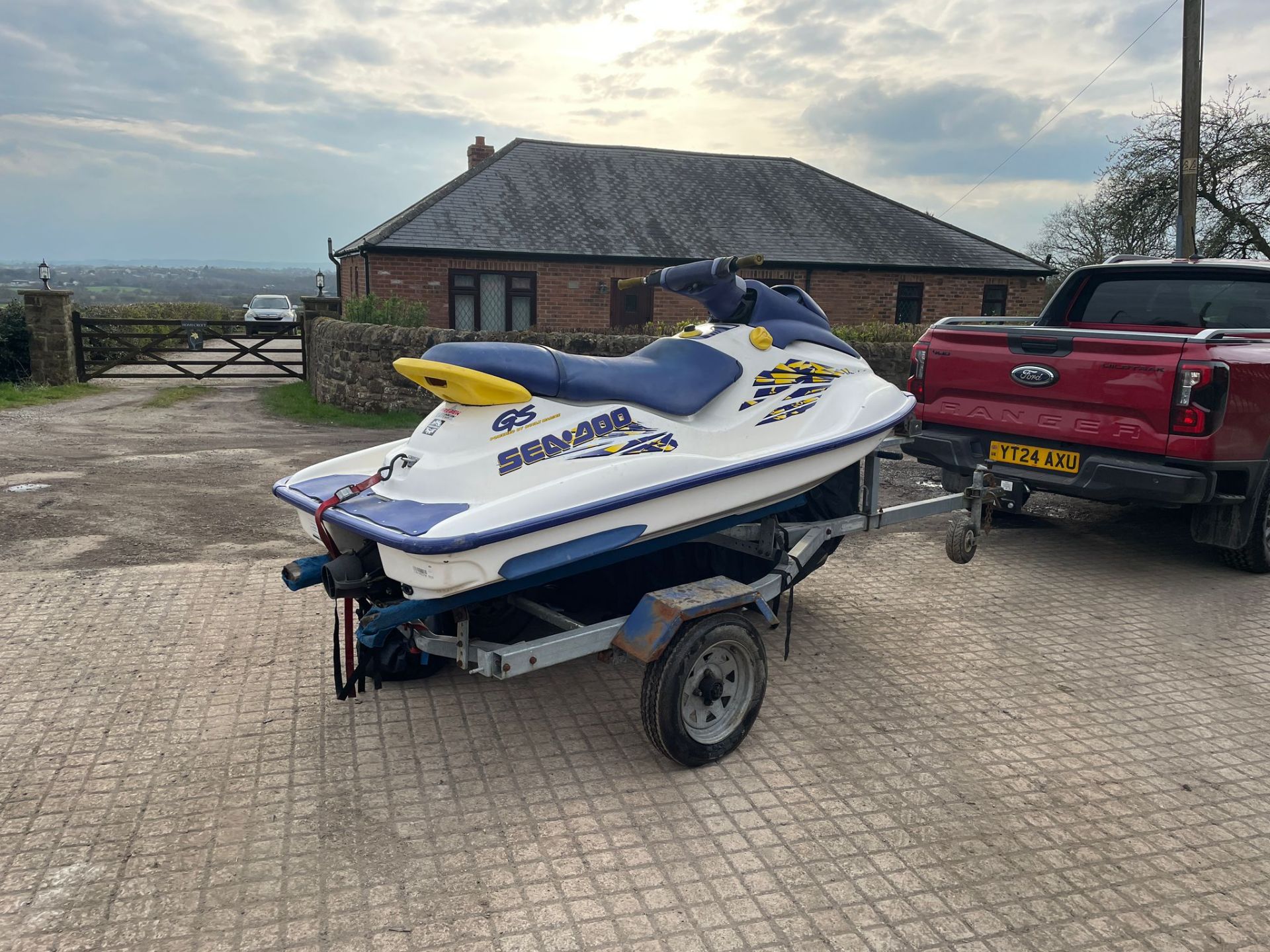 SEA-DOO GS BOMBARDIER PETROL JETSKI WITH SINGLE AXLE TRAILER AND COVER *PLUS VAT* - Bild 6 aus 12