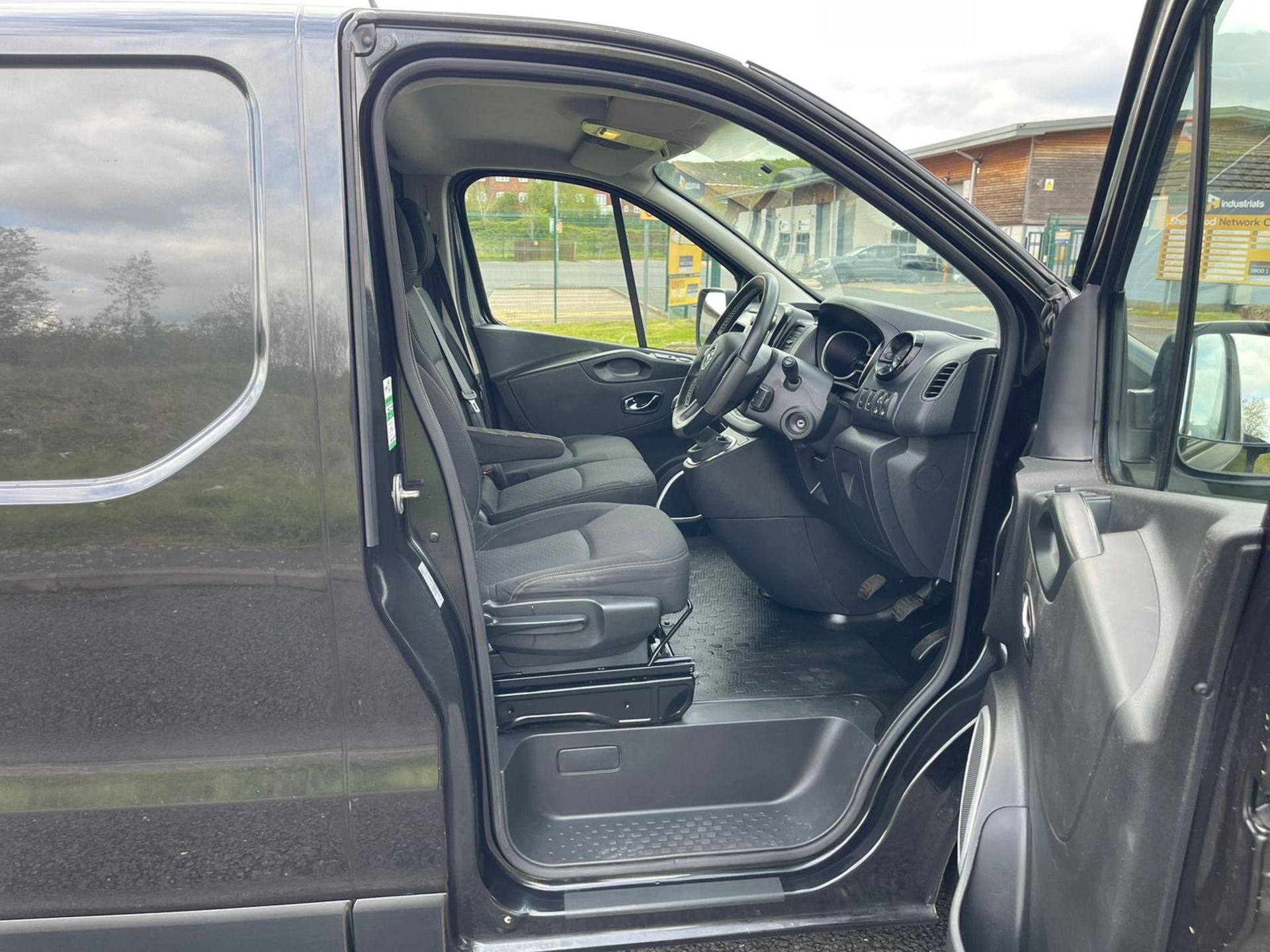 2019/19 REG VAUXHALL VIVARO 2900 SPORT CDTI BT SS 1.6 DIESEL PANEL VAN, SHOWING 1 FORMER KEEPER - Image 13 of 23