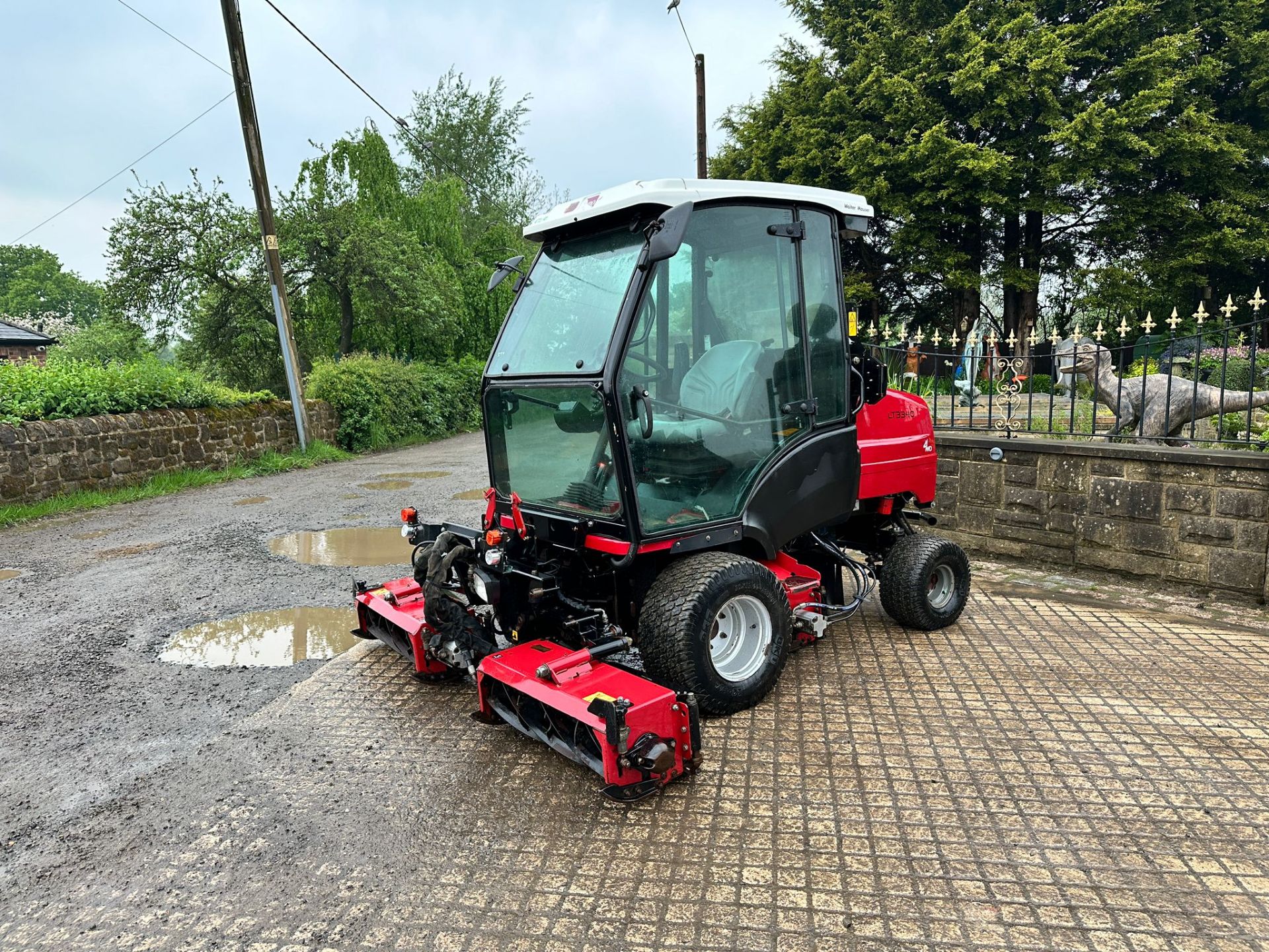 2013 TORO LT3340 4WD 3 GANG RIDE ON CYLINDER MOWER *PLUS VAT* - Image 6 of 15