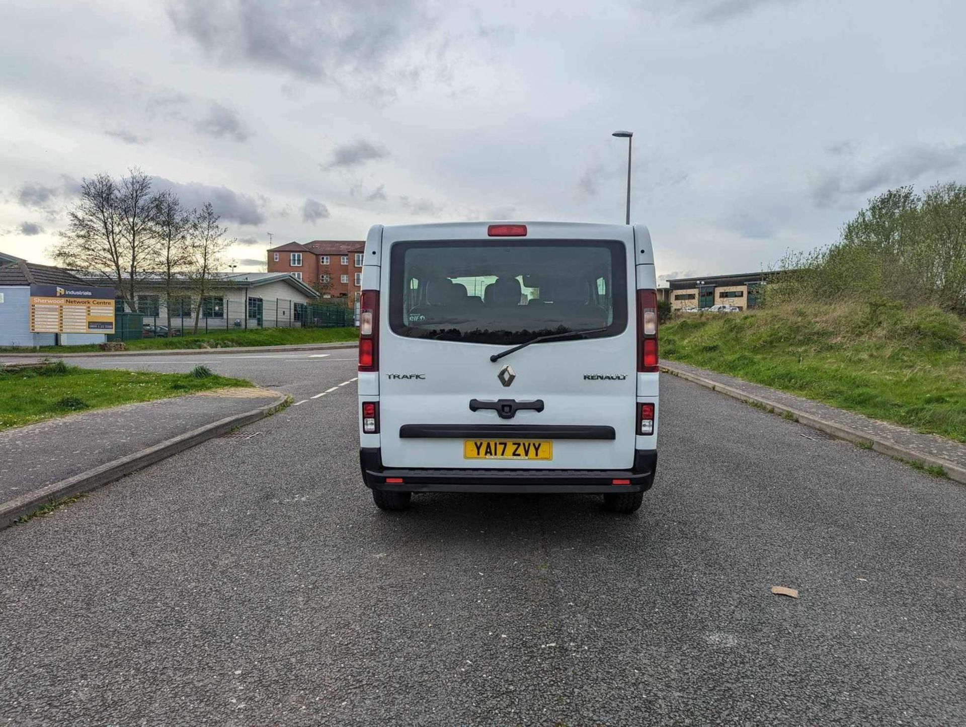 2017/17 REG RENAULT TRAFIC LL29 SPORT ENERGY DCI 1.6 DIESEL 9 SEATER VAN, SHOWING 1 FORMER KEEPER - Image 4 of 24