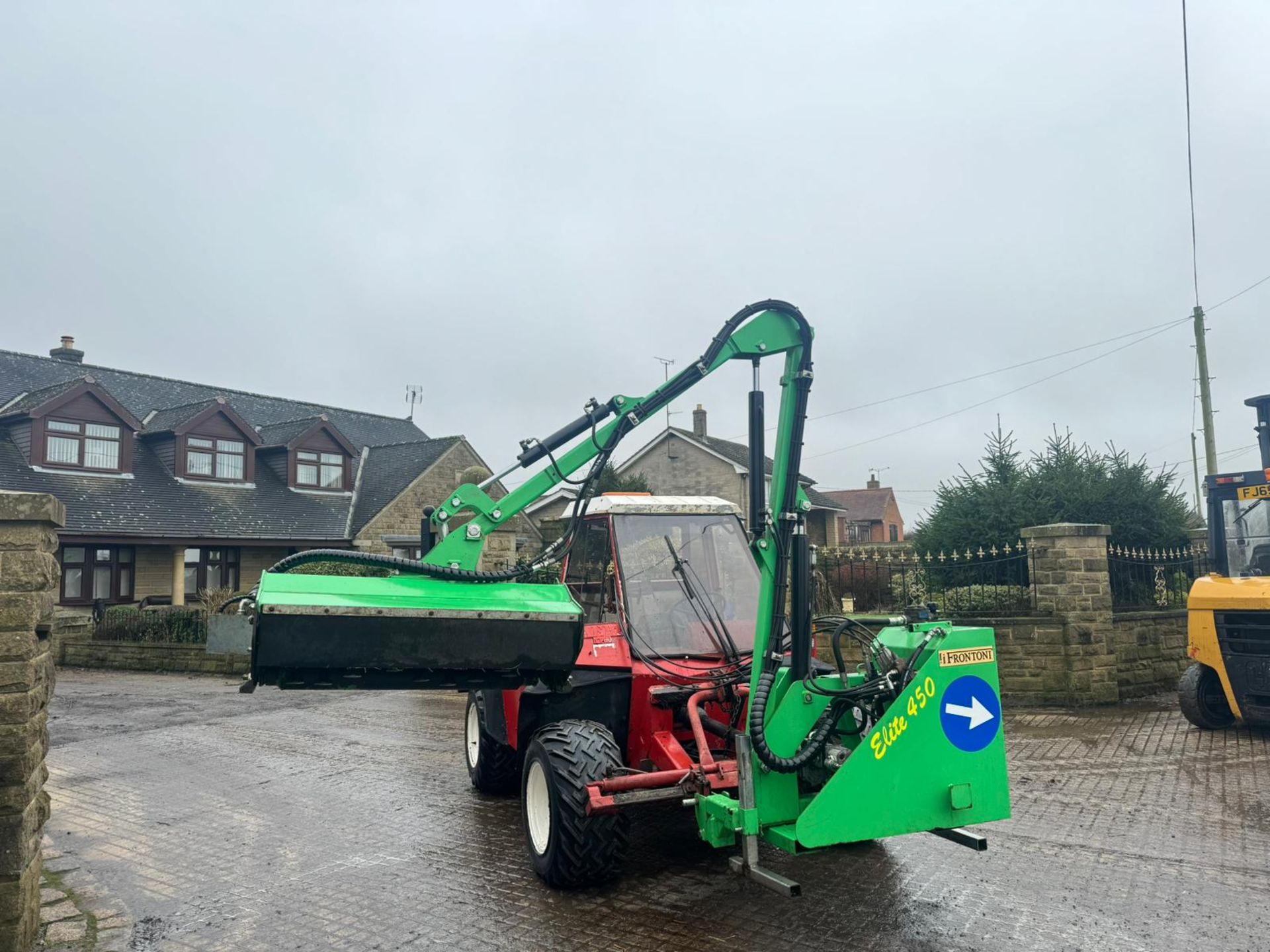 AEBI TERRATRAC TT80 4WD BANK/SLOPE TRACTOR WITH 2017 FRONTONI ELITE 450 HEDGE CUTTER *NO VAT* - Image 11 of 17