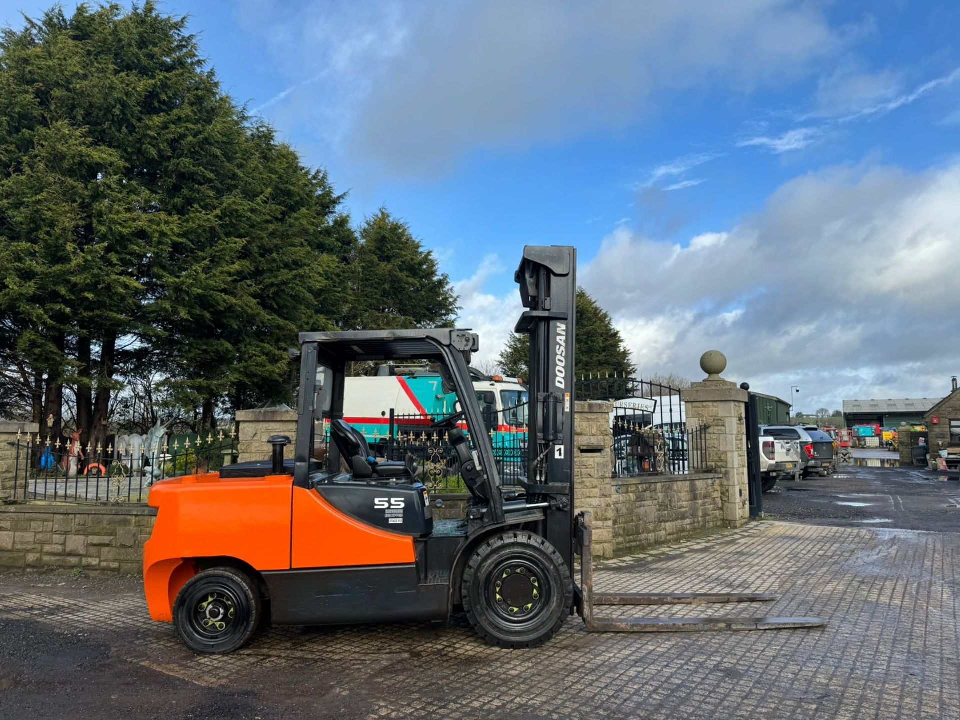 2017 DOOSAN D55C-5 FORKTRUCK 5.5 TON DIESEL FORKLIFT *PLUS VAT* - Image 2 of 14