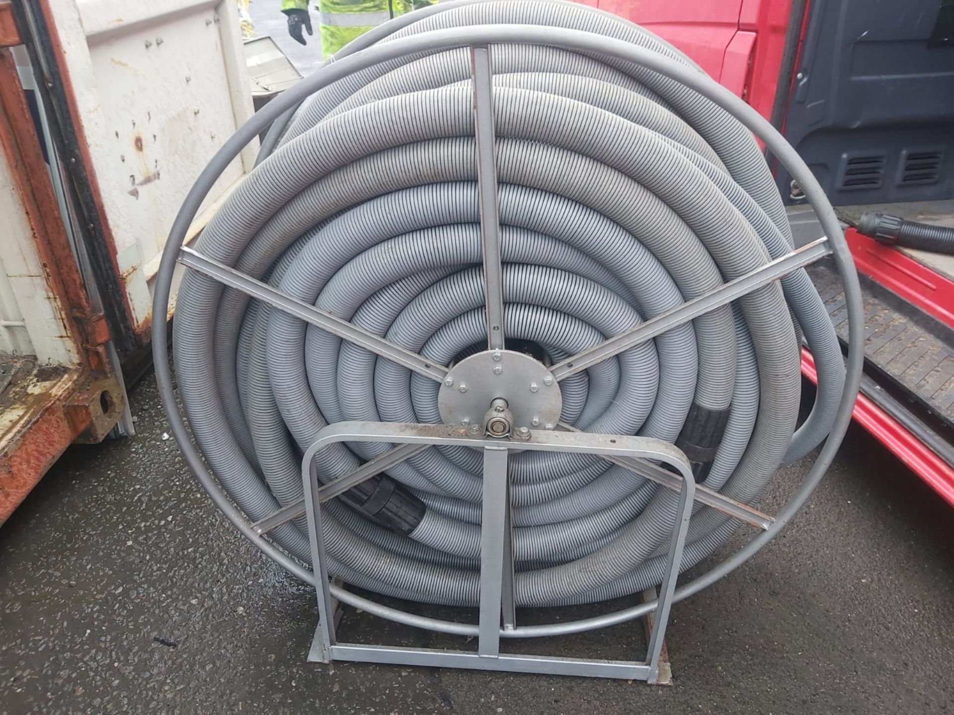 MOTORISED WET AND DRY VACUUM HOSE REEL *NO VAT* - Image 2 of 3