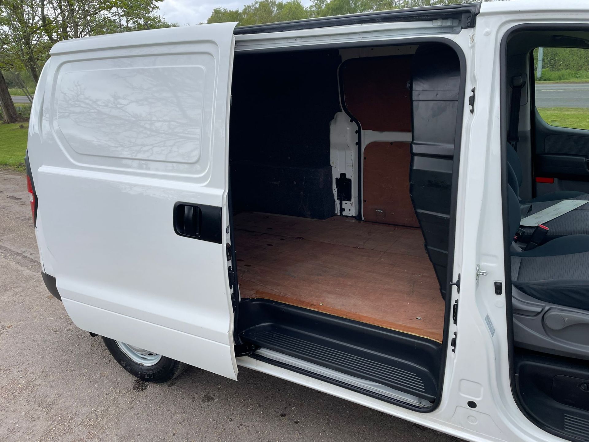 2018/18 REG HYUNDAI ILOAD SE CRDI 2.5 DIESEL MANUAL PANEL VAN, SHOWING 1 FORMER KEEPER *NO VAT* - Image 9 of 20