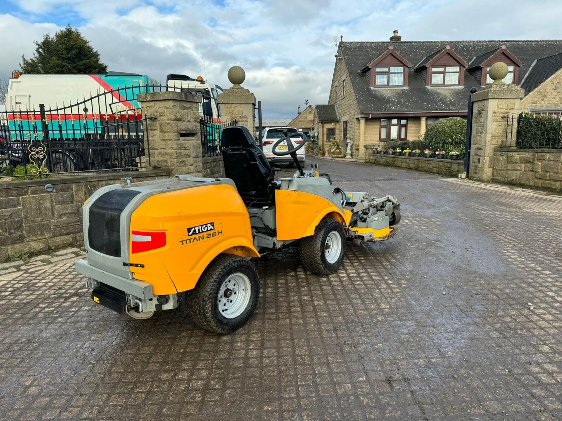 2008 STIGA TITAN 26H 4WD DIESEL OUTFRONT RIDE ON MOWER *PLUS VAT* - Image 9 of 13