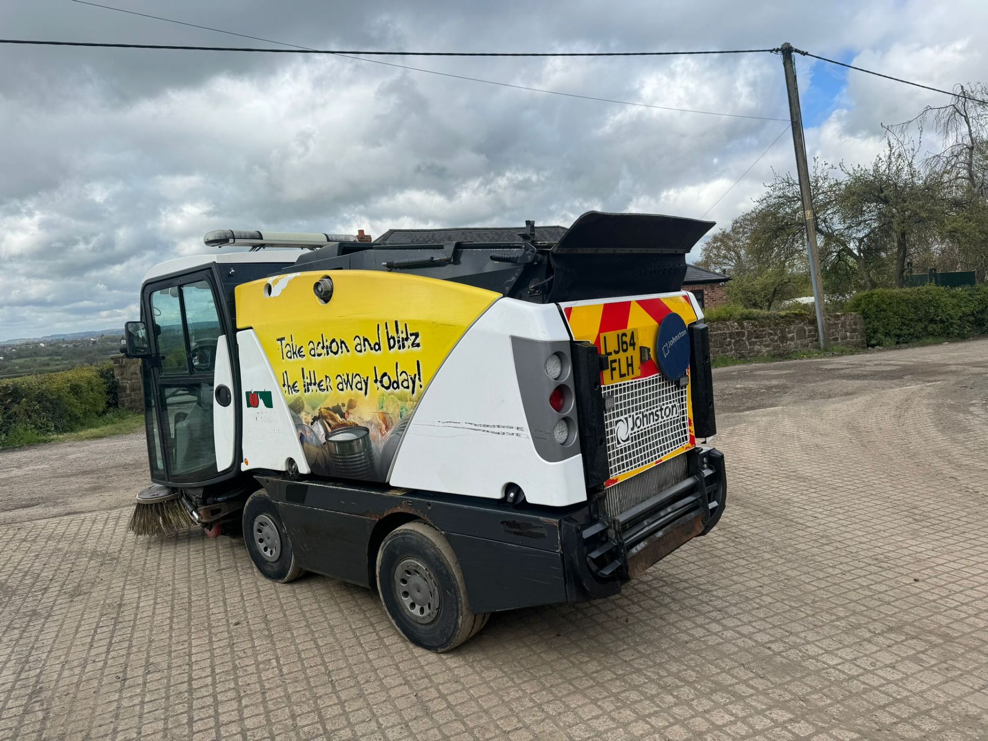 64/2014 JOHNSTON C201 ROAD SWEEPER *PLUS VAT* - Image 3 of 10