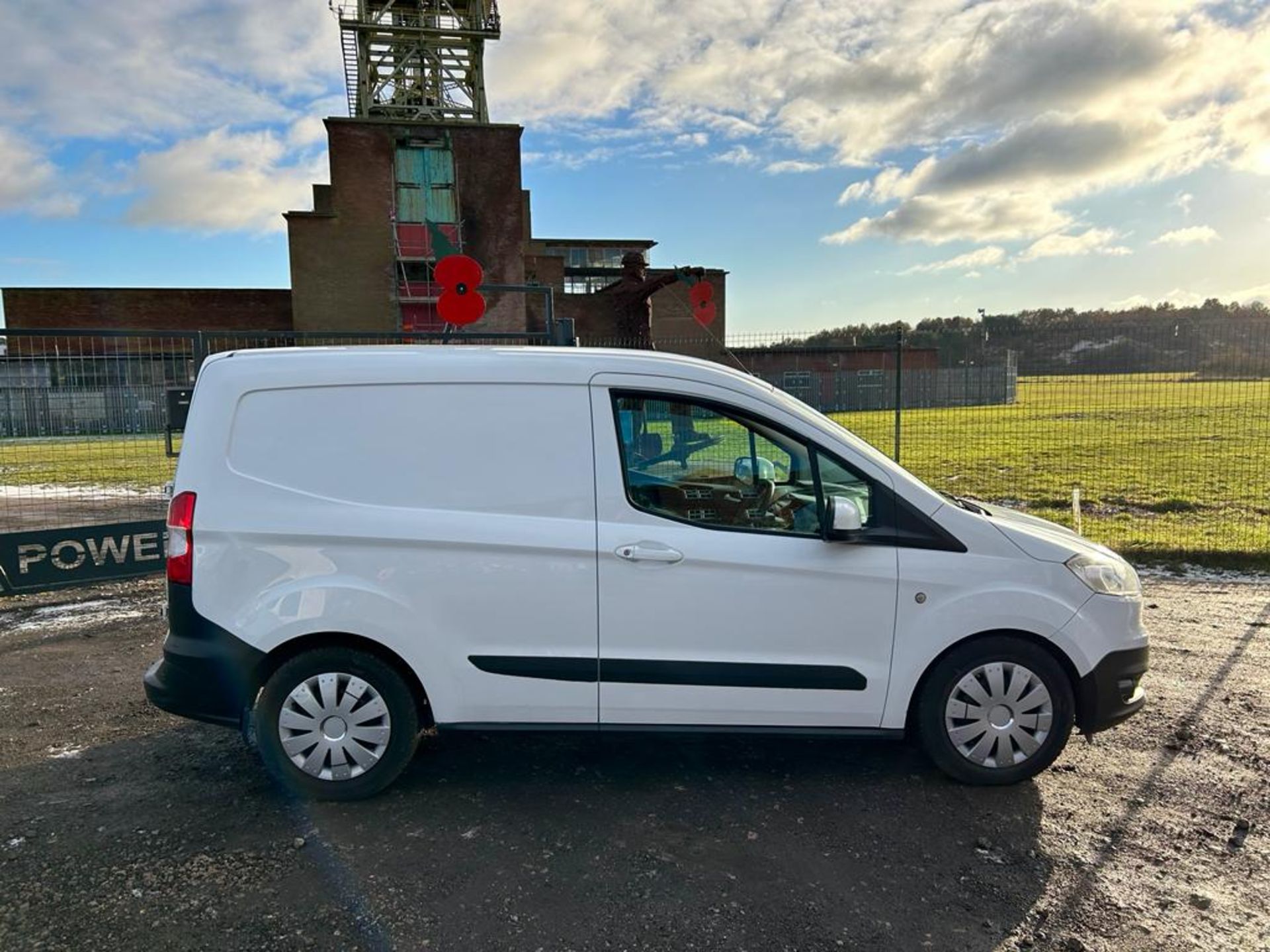 2016 FORD TRANSIT COURIER TREND TDCI WHITE PANEL VAN *NO VAT* - Image 10 of 15