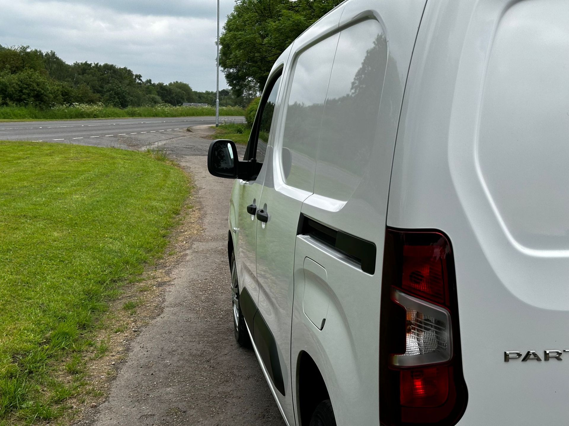 2020 PEUGEOT PARTNER PROFESSIONAL L1 BHDI WHITE PANEL VAN - LOW MILES *NO VAT* - Image 11 of 30