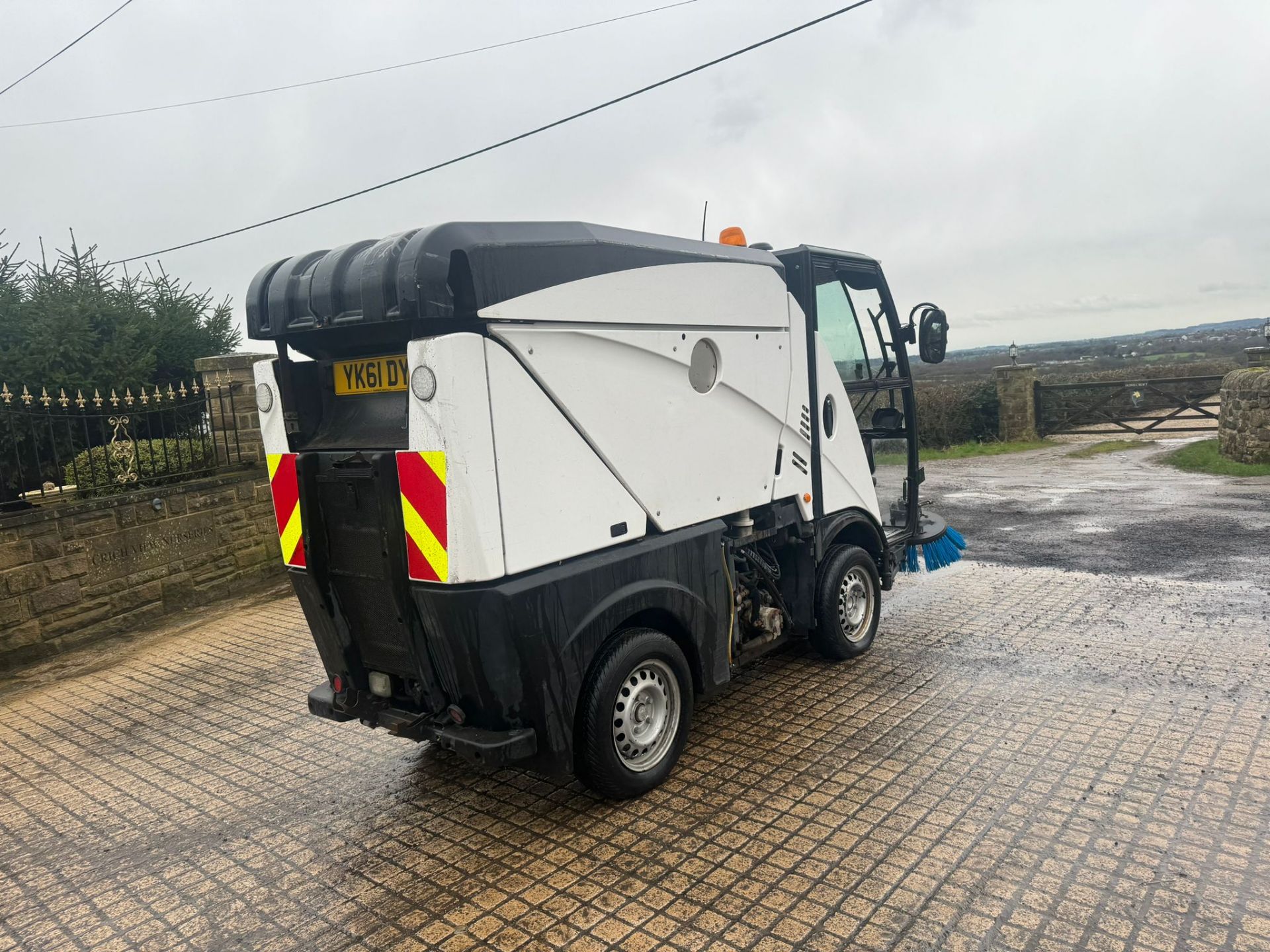 2012/61 JOHNSTON CN101 COMPACT ROAD SWEEPER *PLUS VAT* - Image 5 of 8
