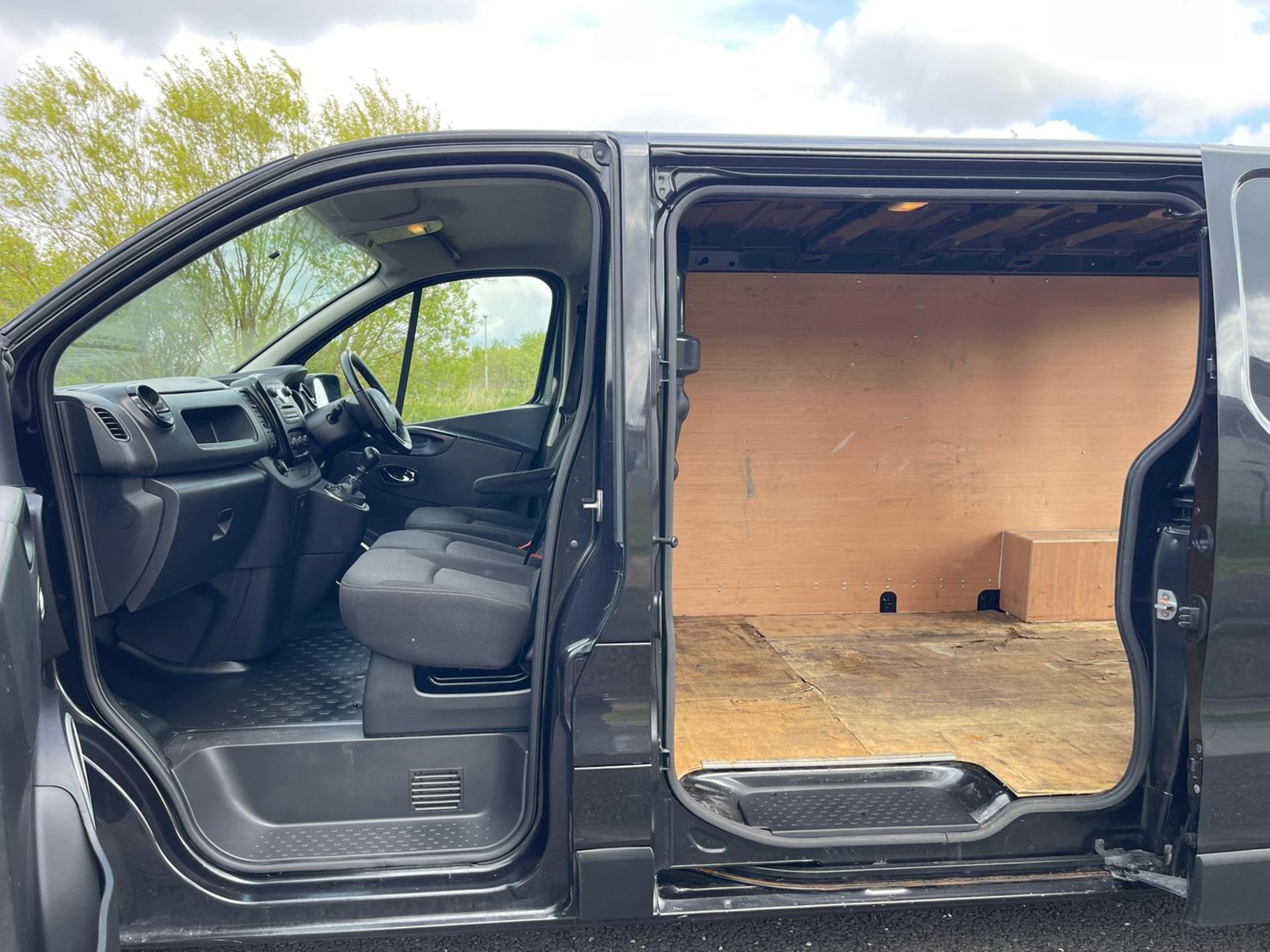 2019/19 REG VAUXHALL VIVARO 2900 SPORT CDTI BT SS 1.6 DIESEL PANEL VAN, SHOWING 1 FORMER KEEPER - Image 9 of 23