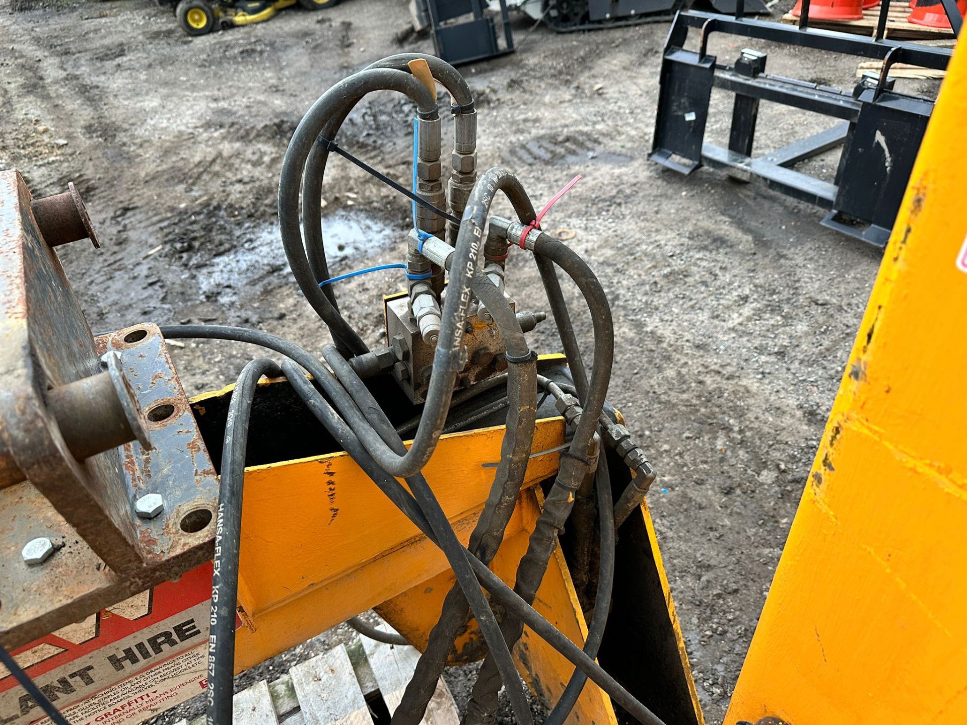 HYDRAULIC DRIVEN POST PULLER *PLUS VAT* - Image 6 of 9
